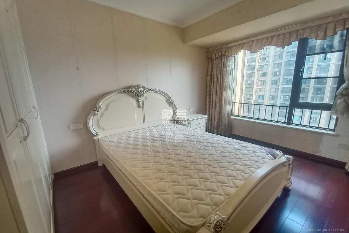 中海国际一期 4室2厅2卫 2600.0元/月 中海国际一期 4室2厅2卫 2600.0元/月室内图