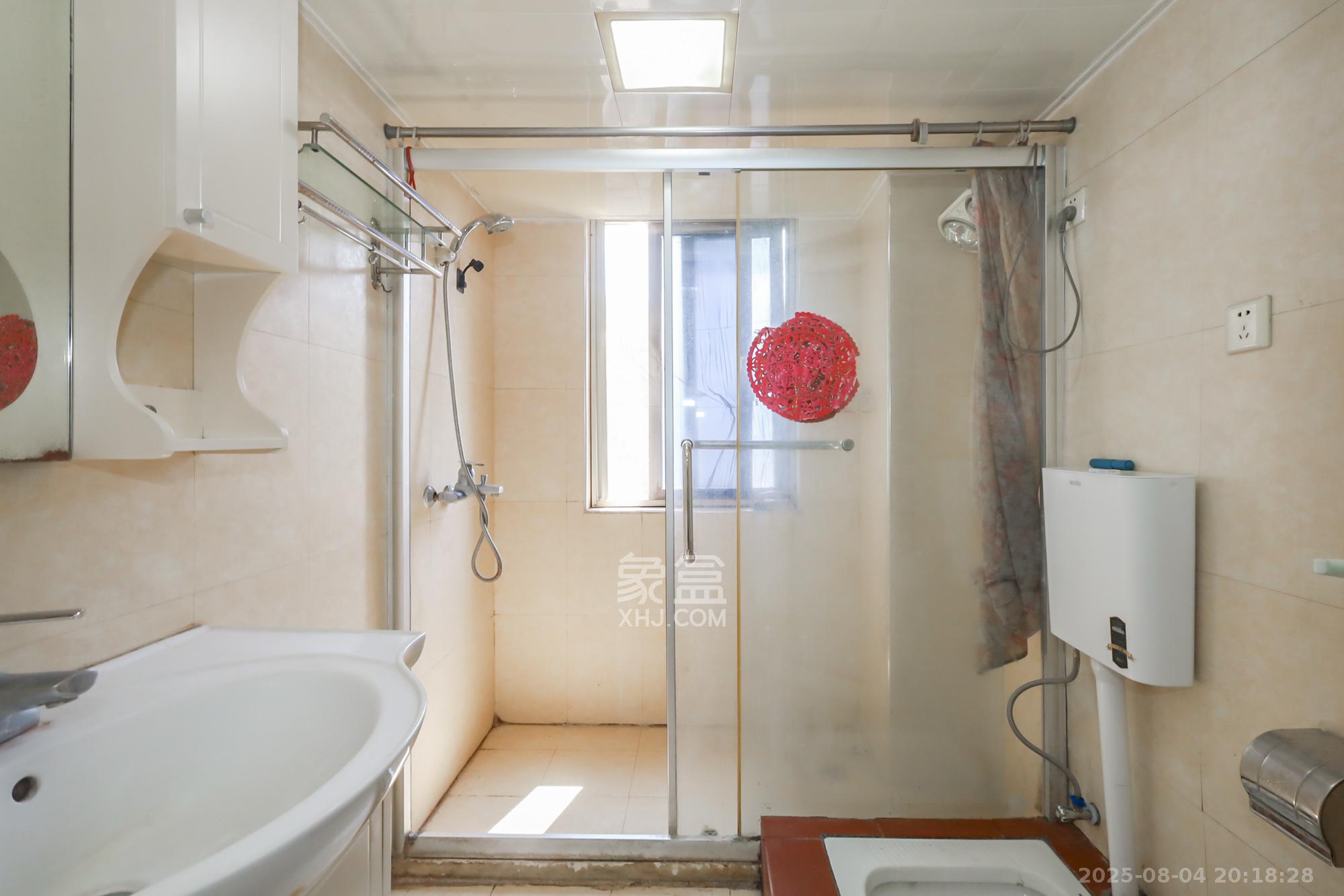 盛大泽西城 2室2厅1卫 99.0万 盛大泽西城 2室2厅1卫 99.0万卫生间