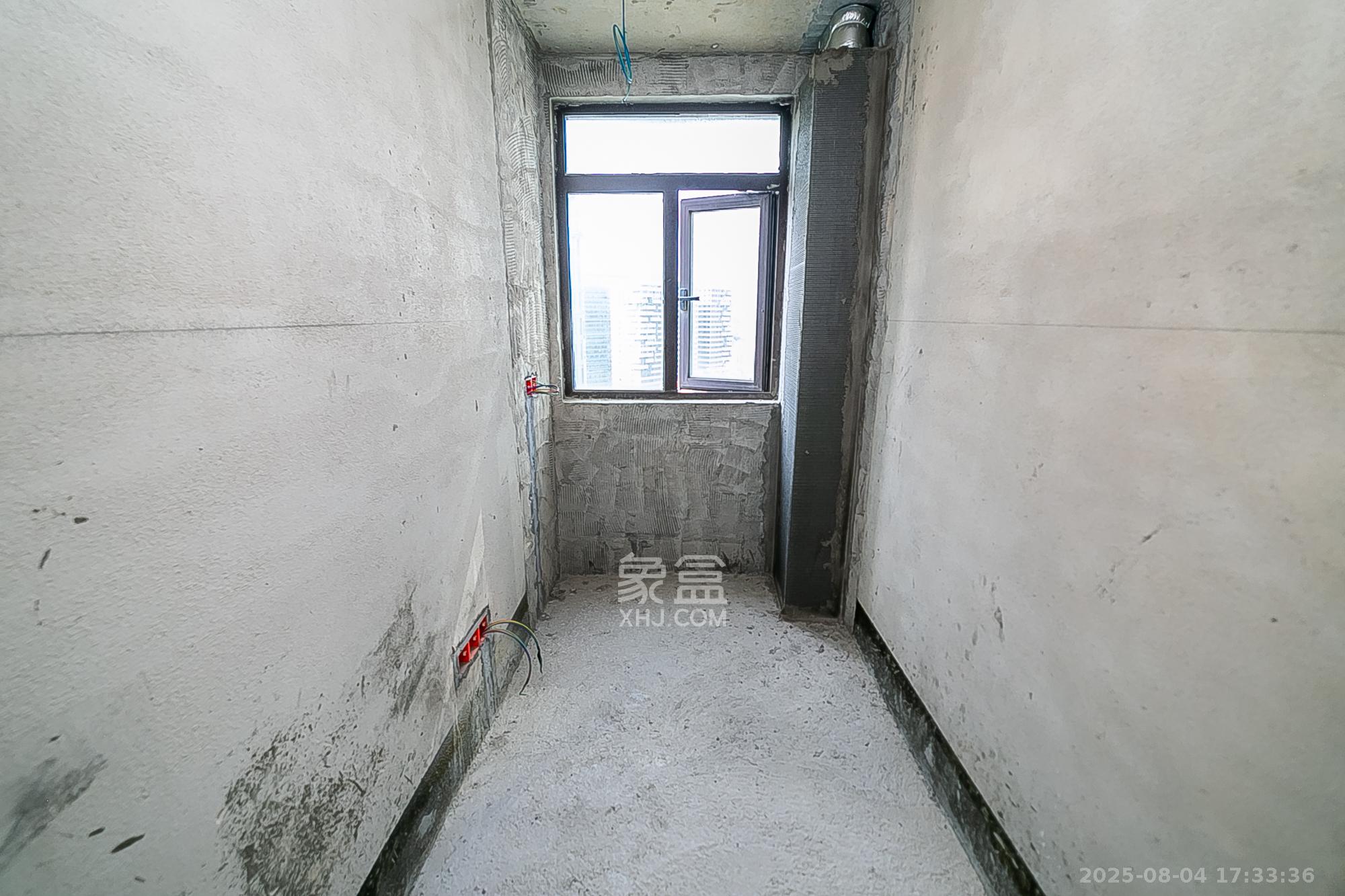 中建江山壹号  4室2厅3卫   359.00万卫生间