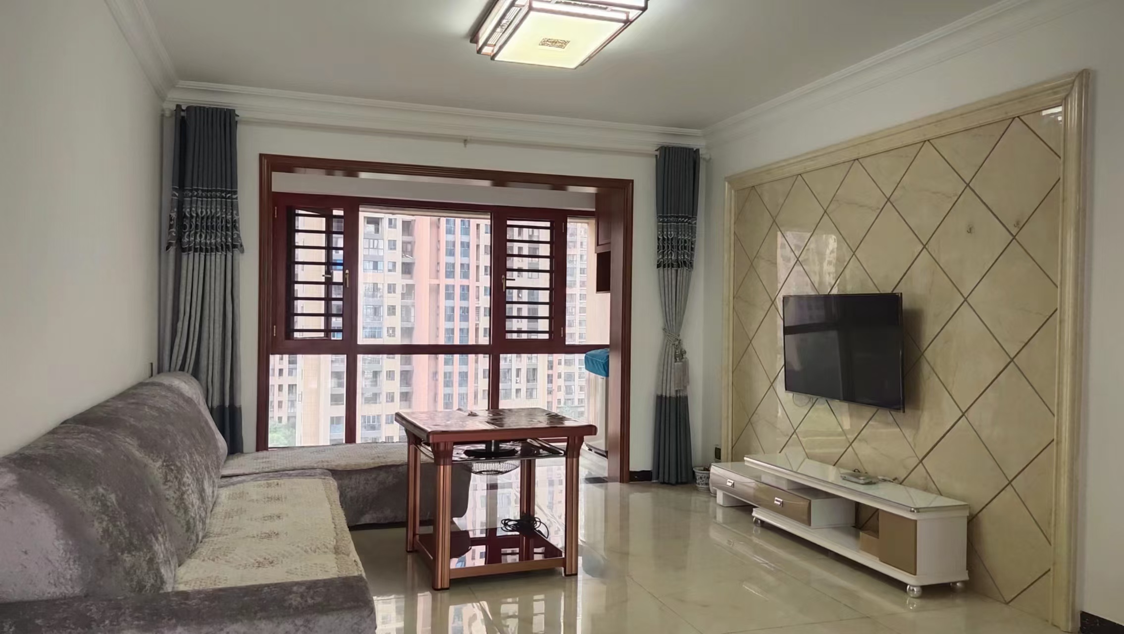 百弘学府城  3室2厅2卫    1700.0元/月