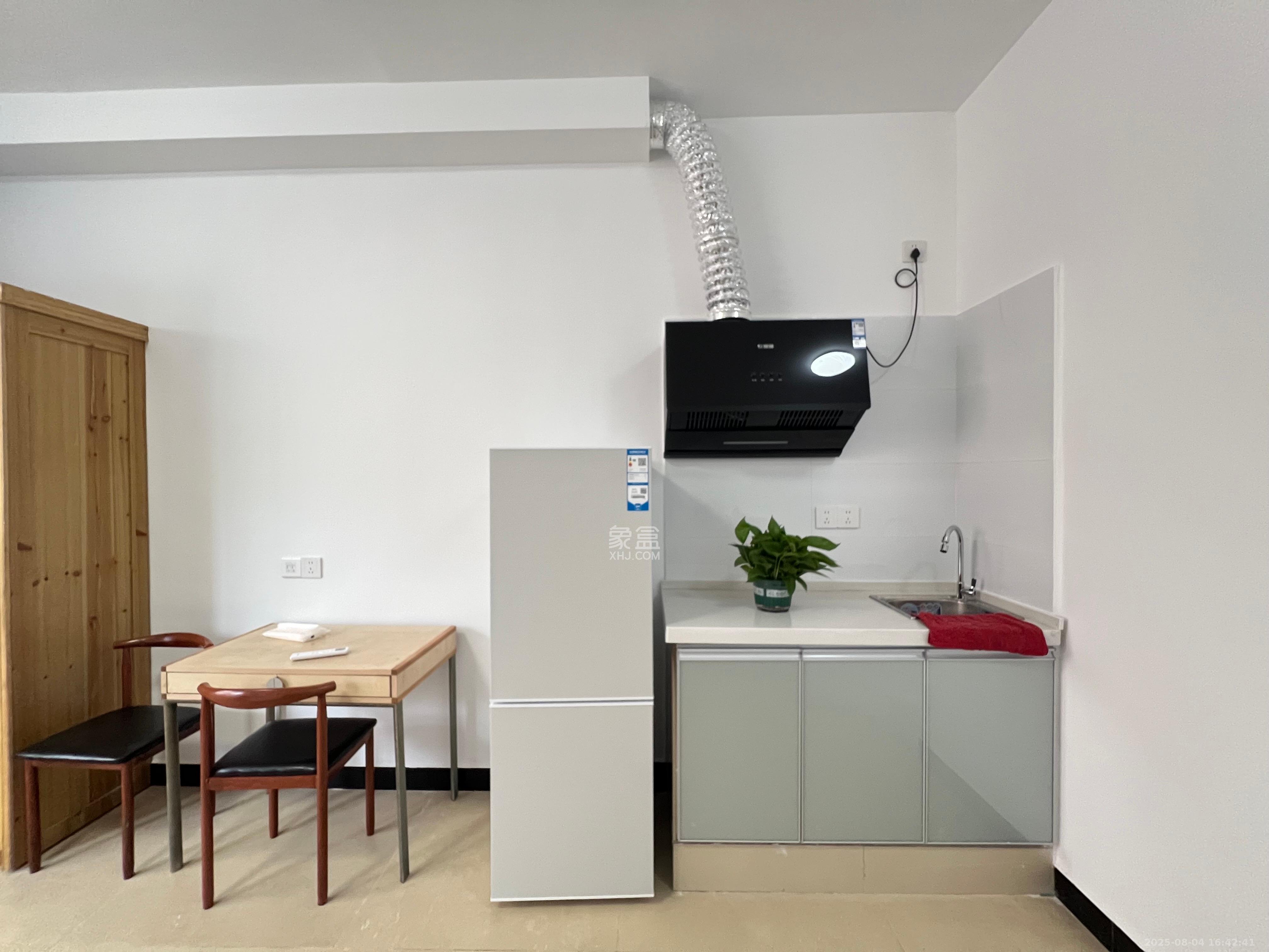 岳北社区  1室0厅0卫    1350.0元/月 岳北社区  1室0厅0卫    1350.0元/月室内图