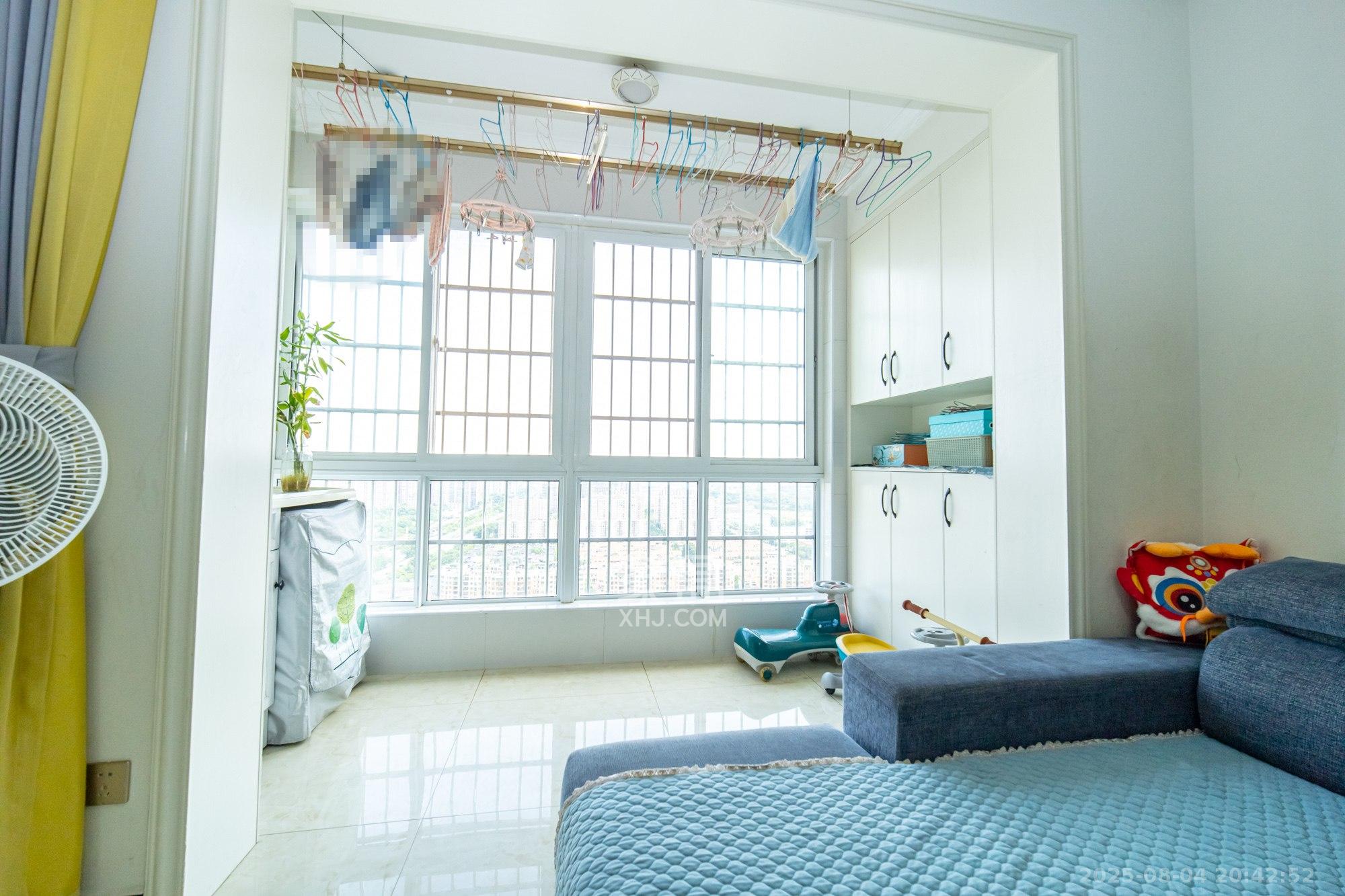 楚天世纪城西苑 3室2厅1卫 69.8万 楚天世纪城西苑 3室2厅1卫 69.8万阳台