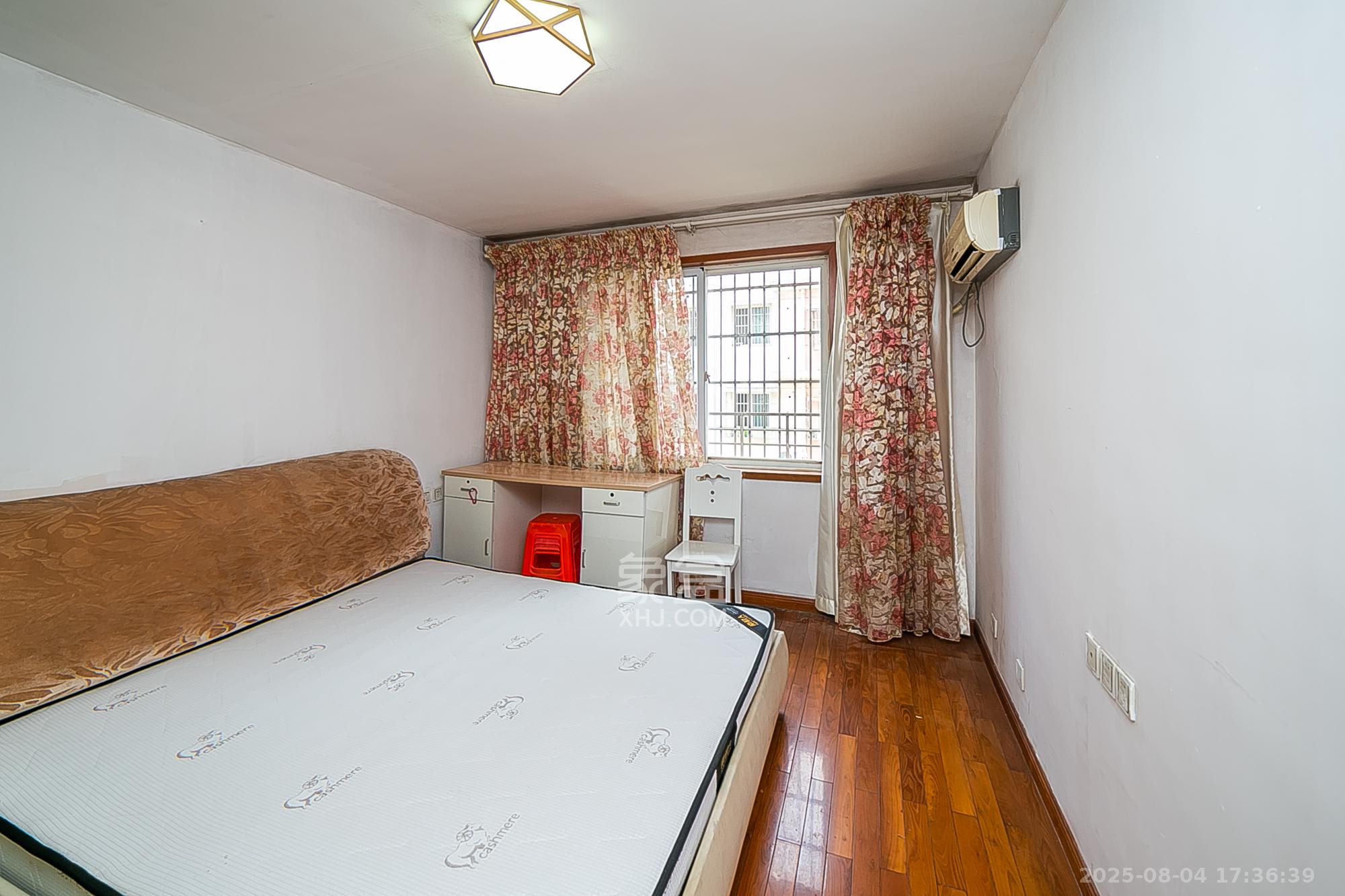 富绿新村  3室2厅1卫    75.0万 富绿新村  3室2厅1卫    75.0万卧室