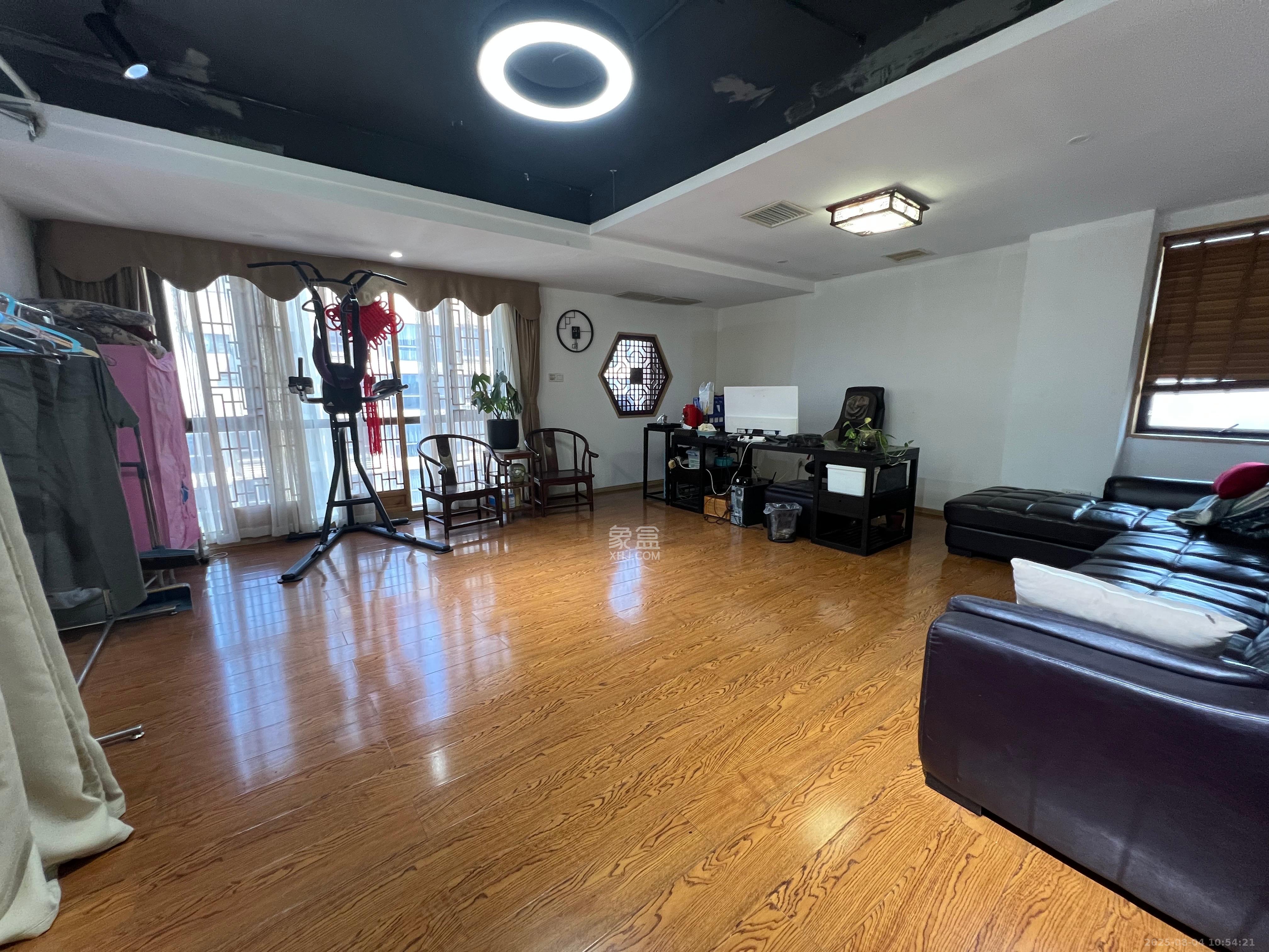 上东辛顿公寓 1室2厅1卫 6800.0元/月 上东辛顿公寓 1室2厅1卫 6800.0元/月室内图