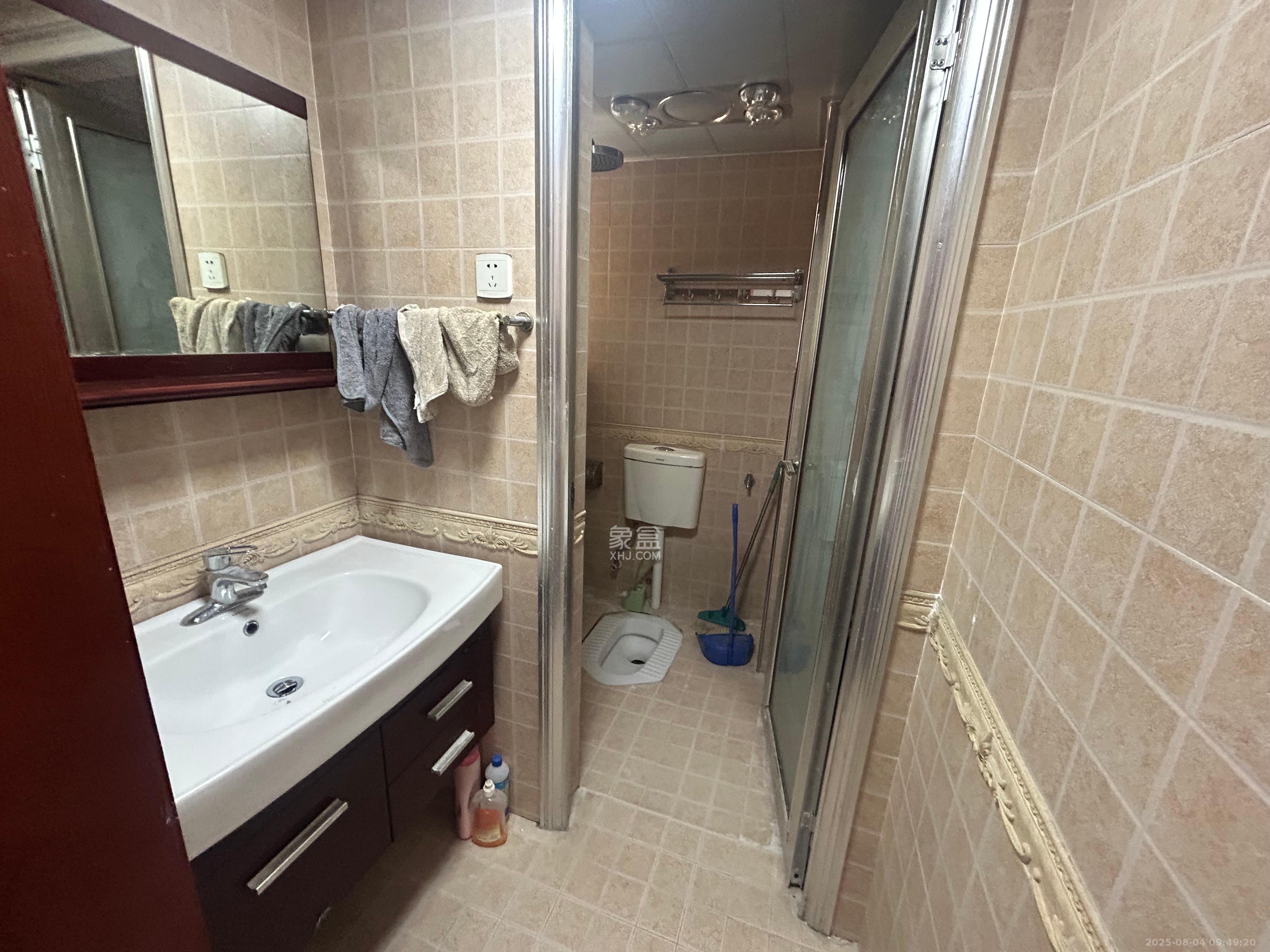 上海城小区 3室2厅4卫 2200.0元/月 上海城小区 3室2厅4卫 2200.0元/月室内图