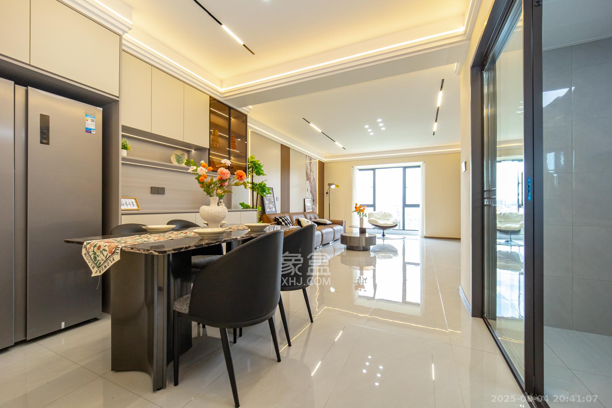 楚天馨苑  3室2厅2卫    71.8万客厅