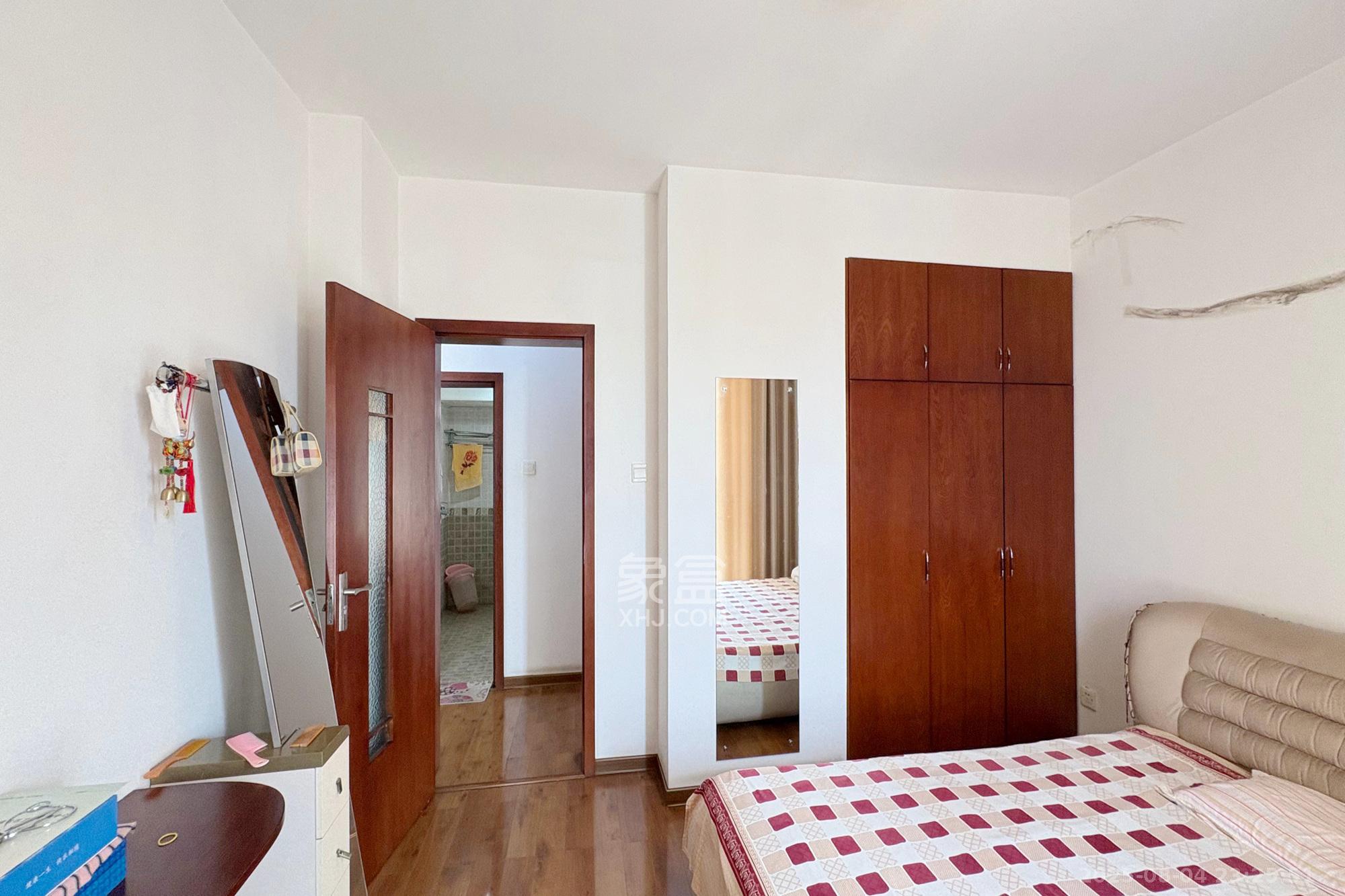 君临国际  3室1厅1卫    155.0万其他