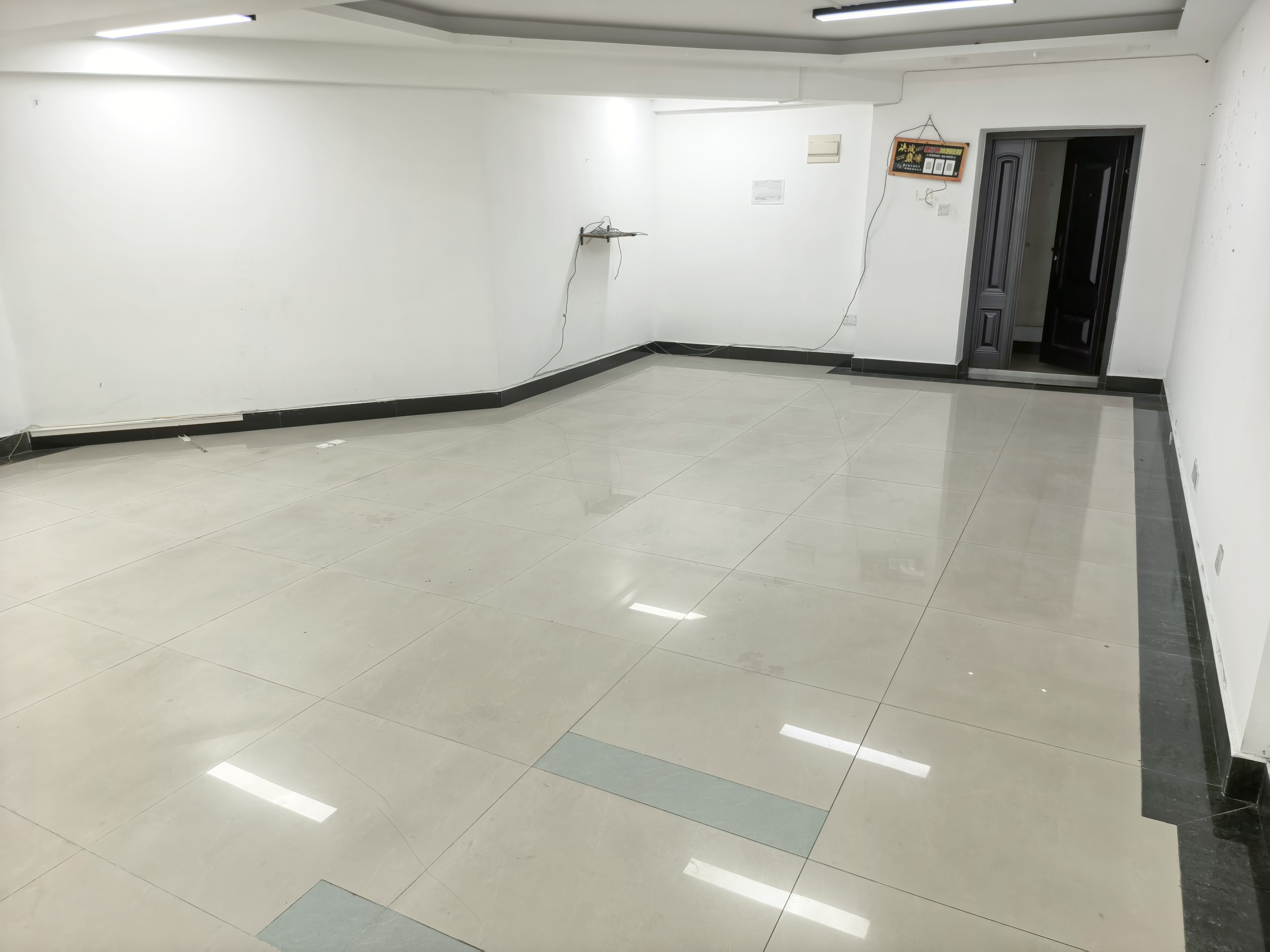 中盐大厦 3室2厅2卫 3200.0元/月 中盐大厦 3室2厅2卫 3200.0元/月室内图