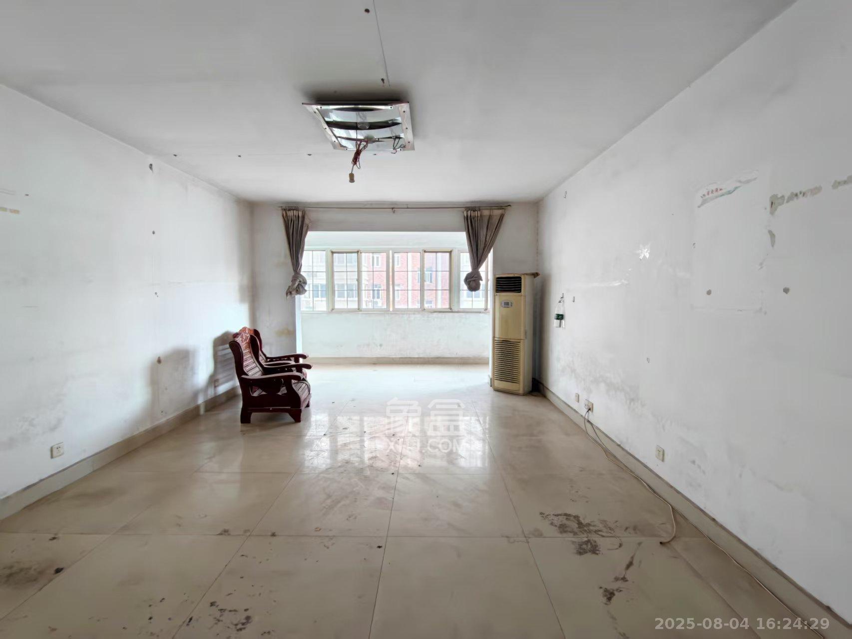 嘉盛逸林园(新合村综合楼) 3室2厅2卫 2000.0元/月 嘉盛逸林园(新合村综合楼) 3室2厅2卫 2000.0元/月室内图