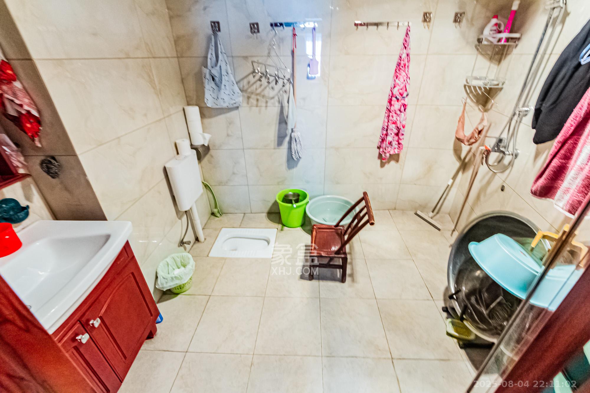 北辰定江洋  4室2厅3卫    450.0万卫生间