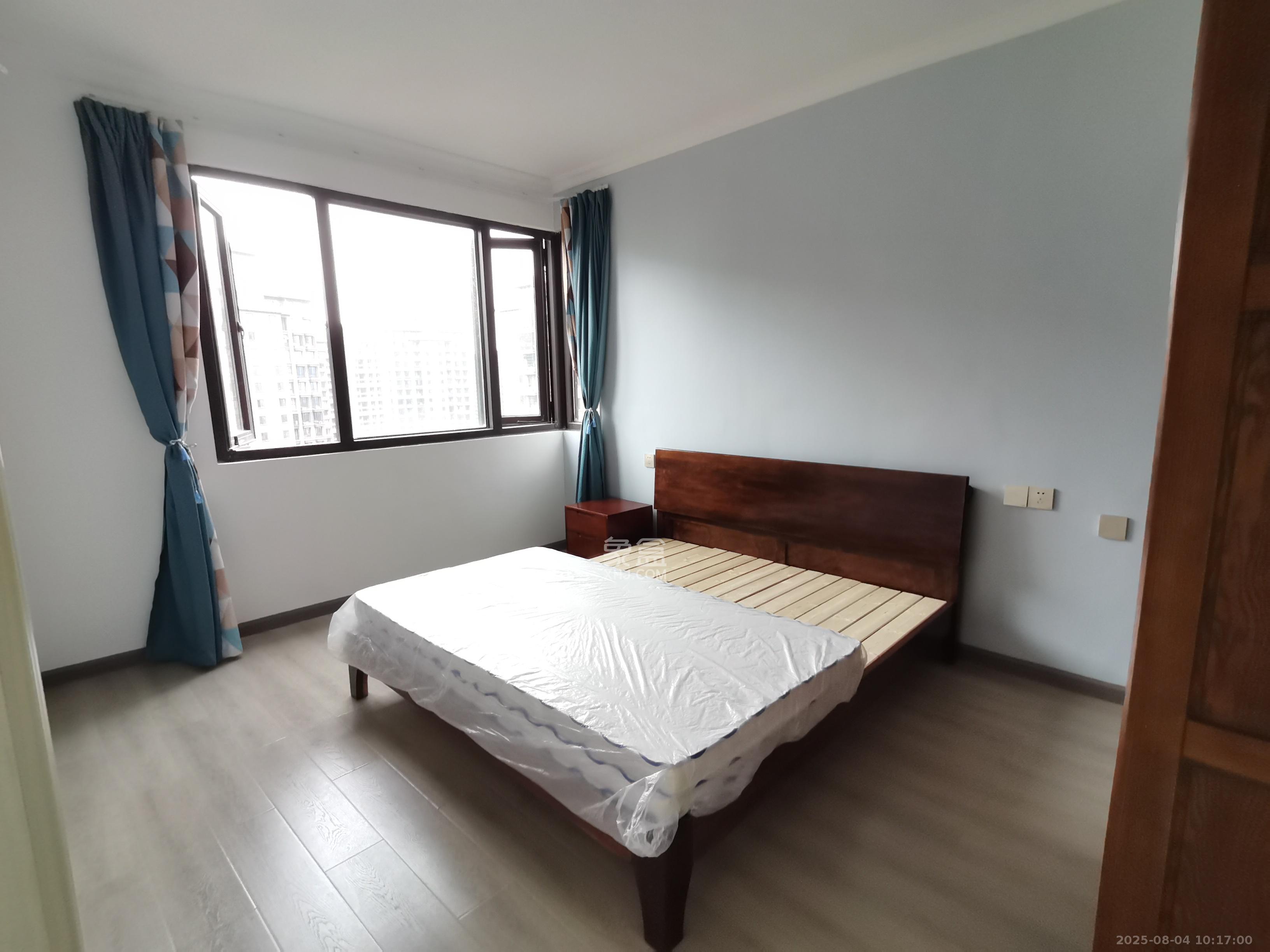 融创融公馆(融创臻苑) 3室2厅2卫 3200.0元/月 融创融公馆(融创臻苑) 3室2厅2卫 3200.0元/月室内图