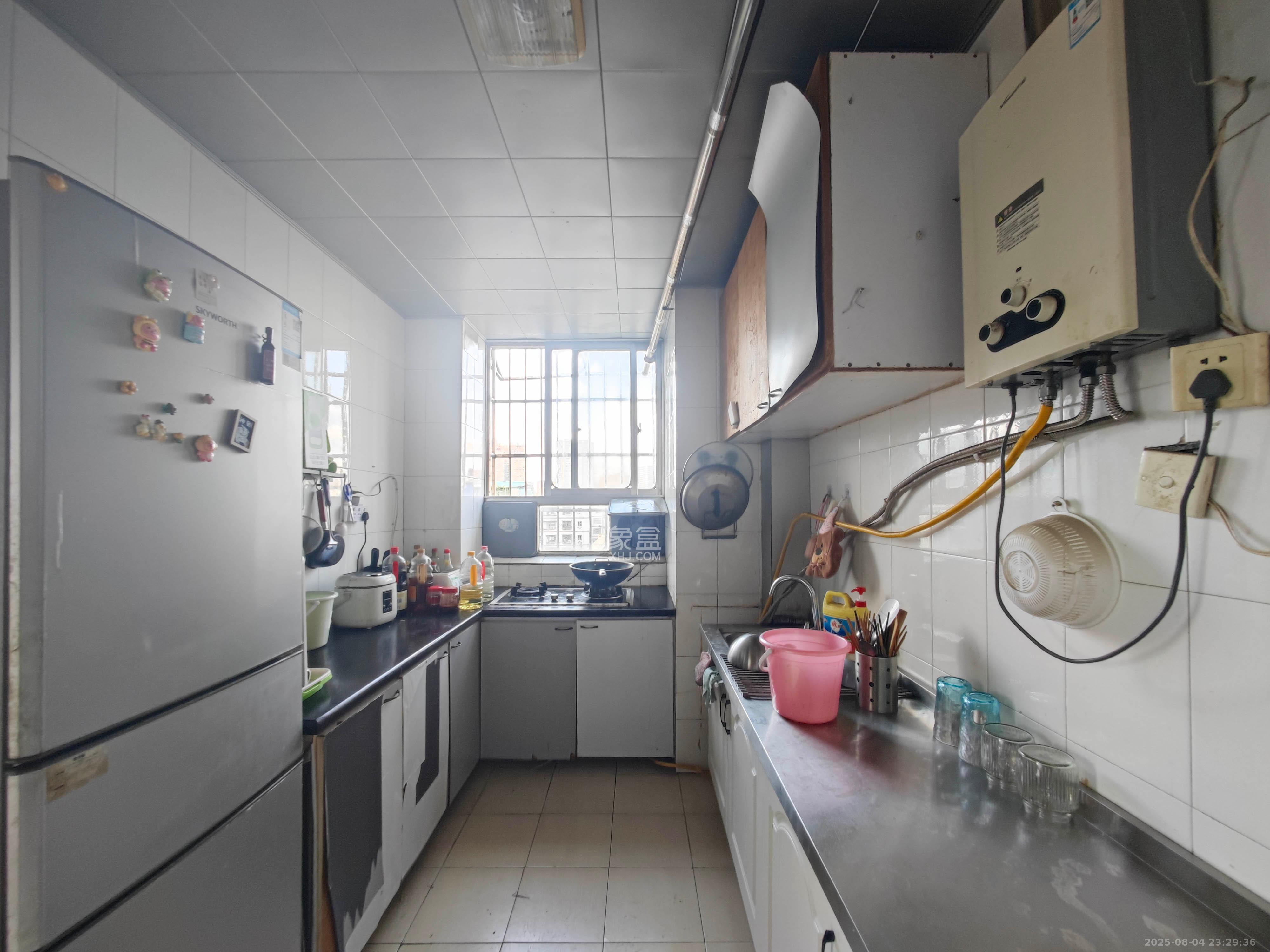 红星商贸城  4室2厅1卫    75.0万其他