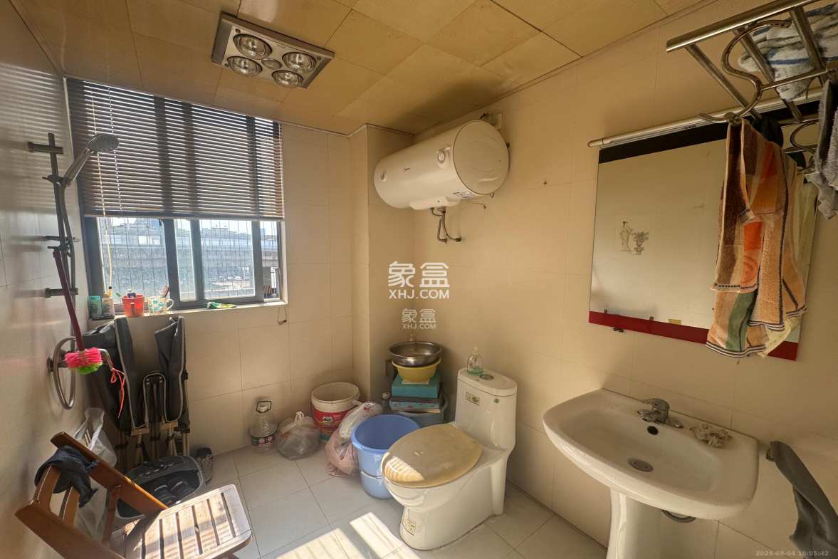 银港水晶城 3室2厅2卫 2800.0元/月 银港水晶城 3室2厅2卫 2800.0元/月室内图