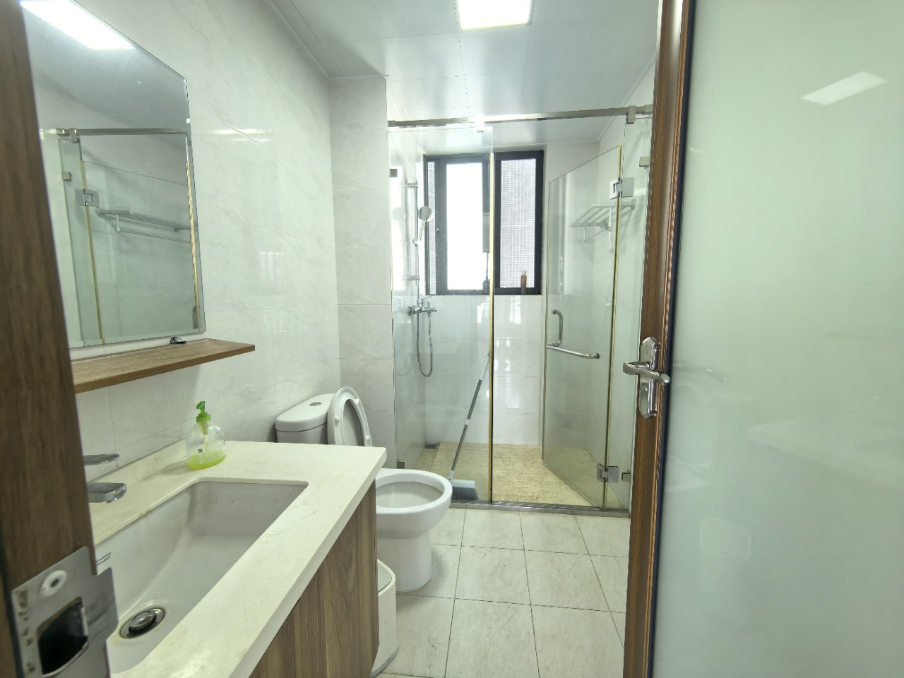 星华海岸城一期  3室2厅2卫    2300.0元/月室内图