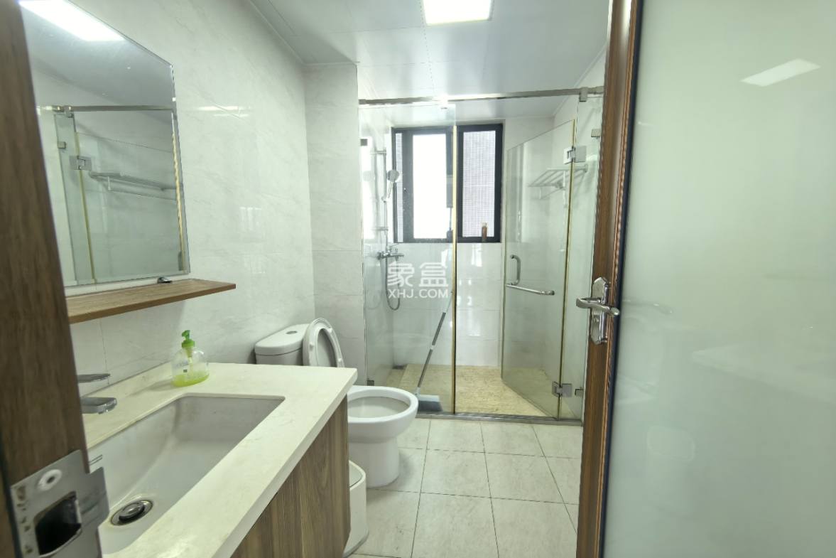 星华海岸城一期  3室2厅2卫    2300.0元/月 星华海岸城一期  3室2厅2卫    2300.0元/月室内图