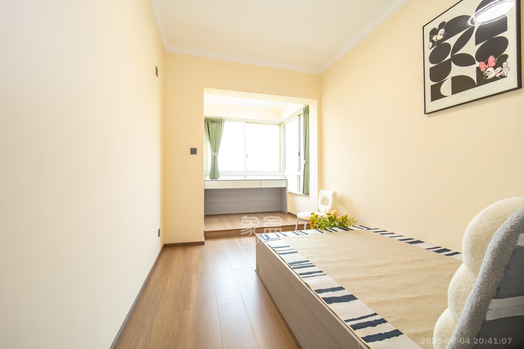 楚天馨苑  3室2厅2卫    71.8万卧室