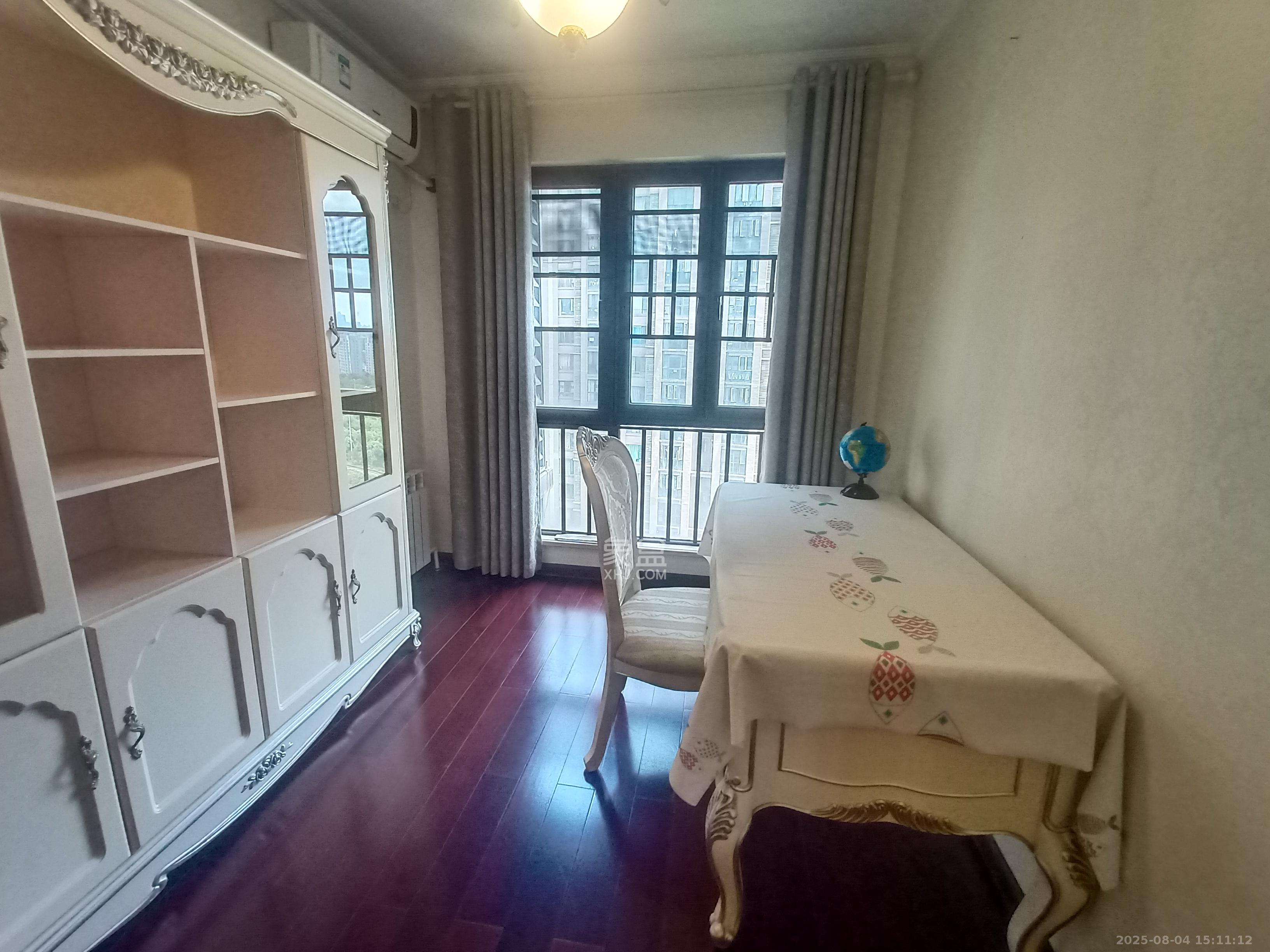 中海国际一期 4室2厅2卫 2600.0元/月 中海国际一期 4室2厅2卫 2600.0元/月室内图