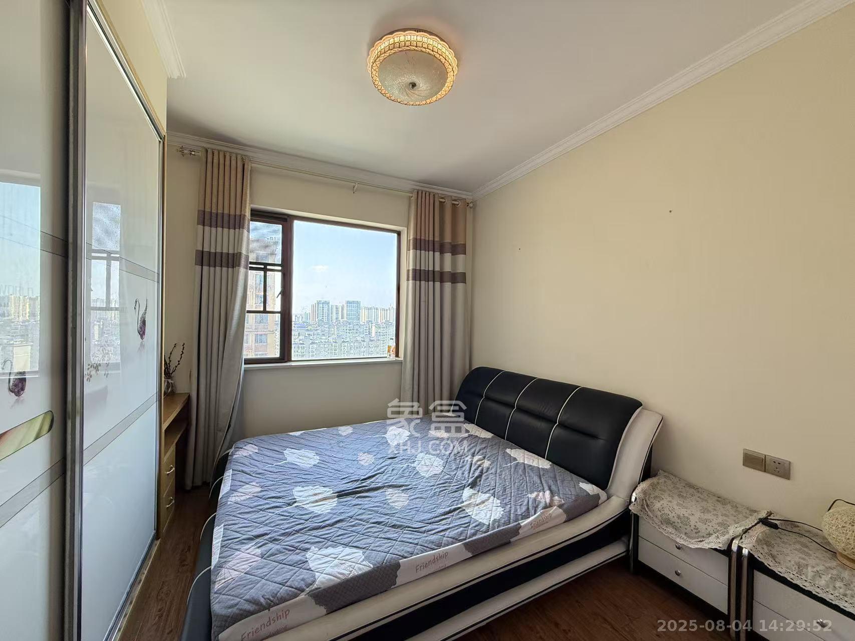 万里时代 3室2厅1卫 2999.0元/月 万里时代 3室2厅1卫 2999.0元/月室内图