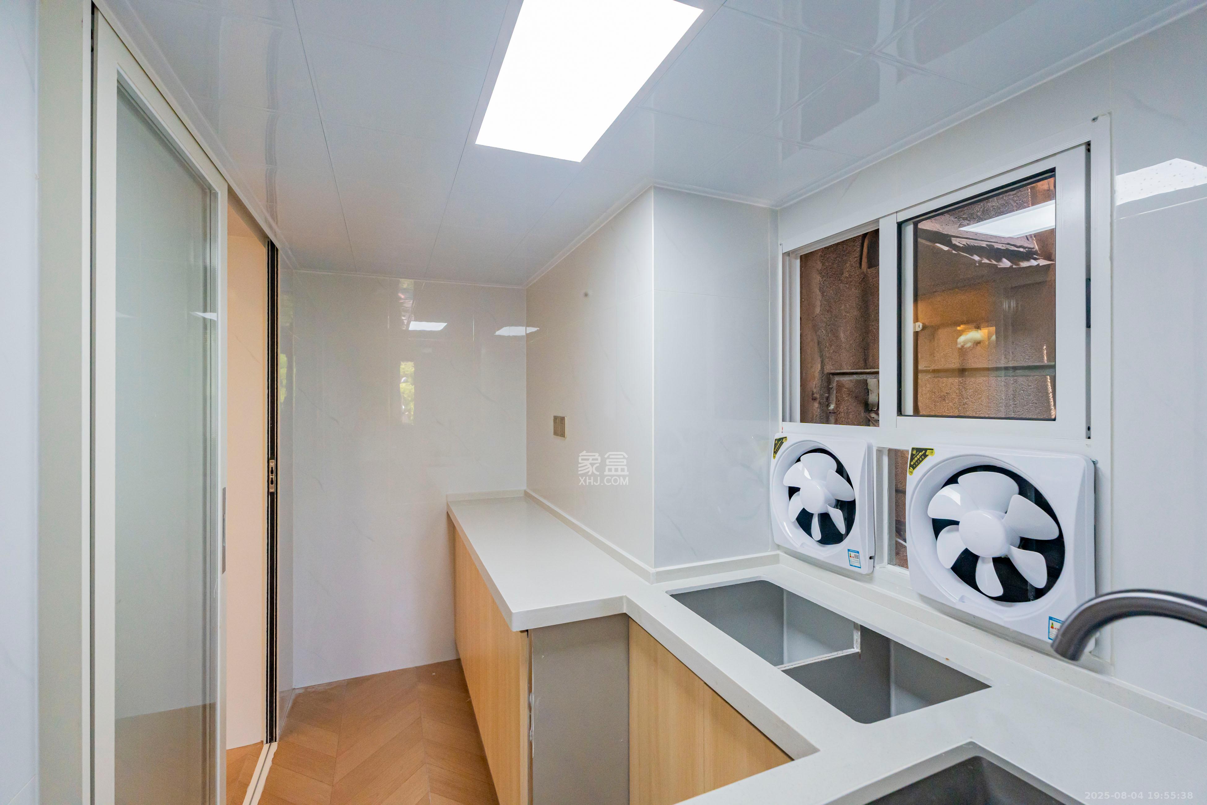 国庆新村  2室2厅1卫    54.0万 国庆新村  2室2厅1卫    54.0万厨房