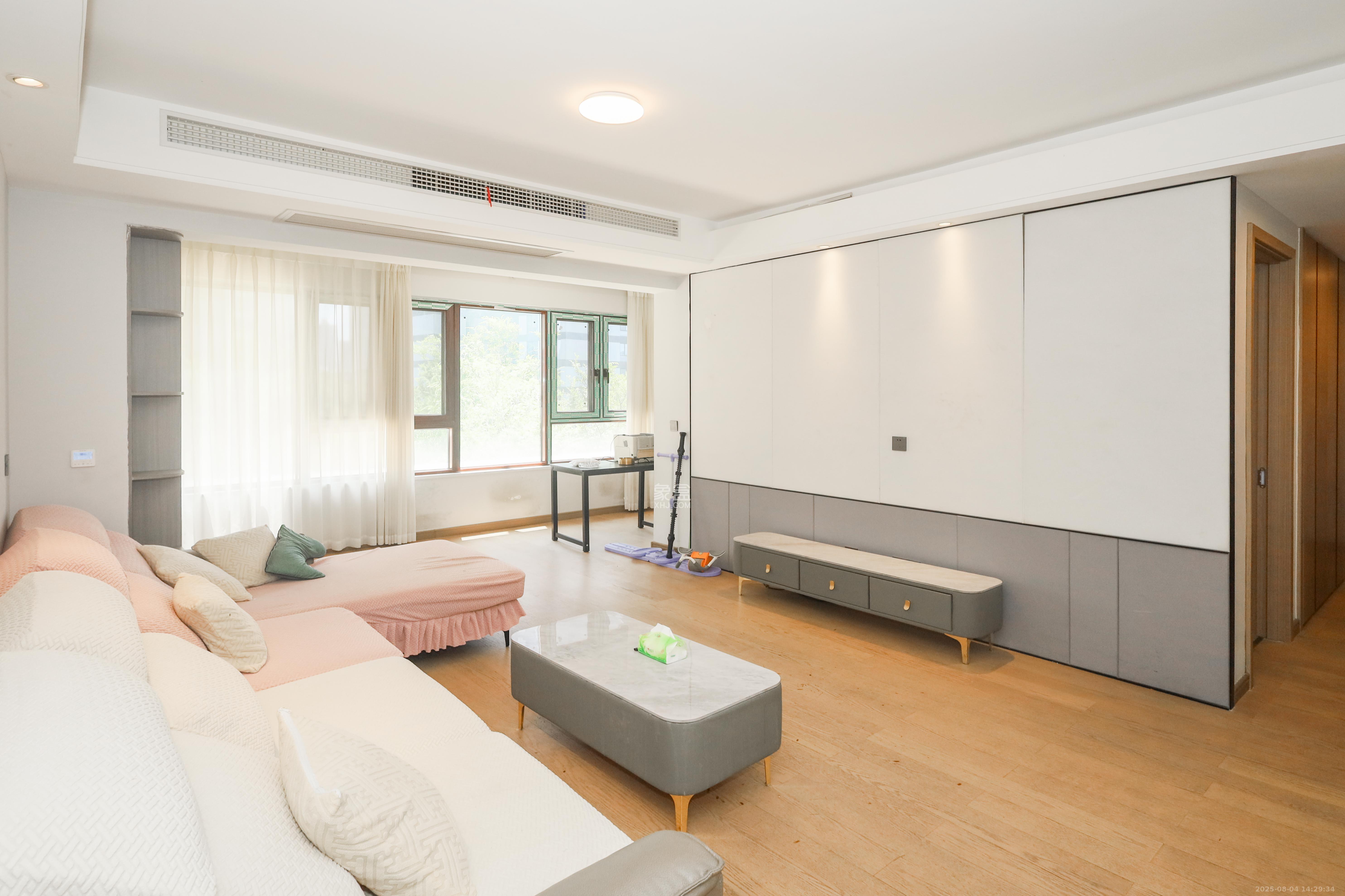 爱家当代境  4室2厅2卫    160.0万 爱家当代境  4室2厅2卫    160.0万客厅