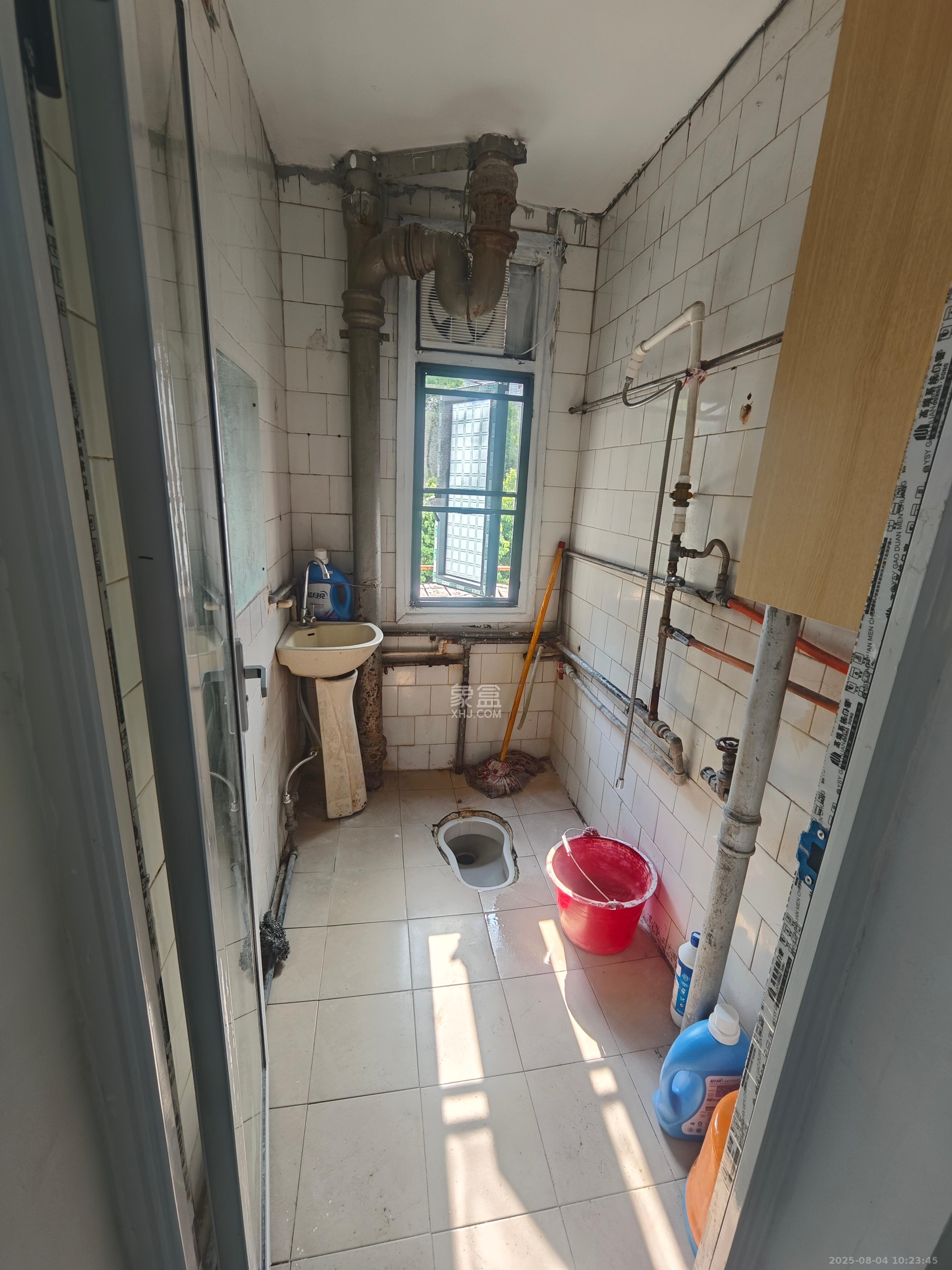 五里牌土蓄公司宿舍  3室2厅1卫    1400.0元/月 五里牌土蓄公司宿舍  3室2厅1卫    1400.0元/月室内图