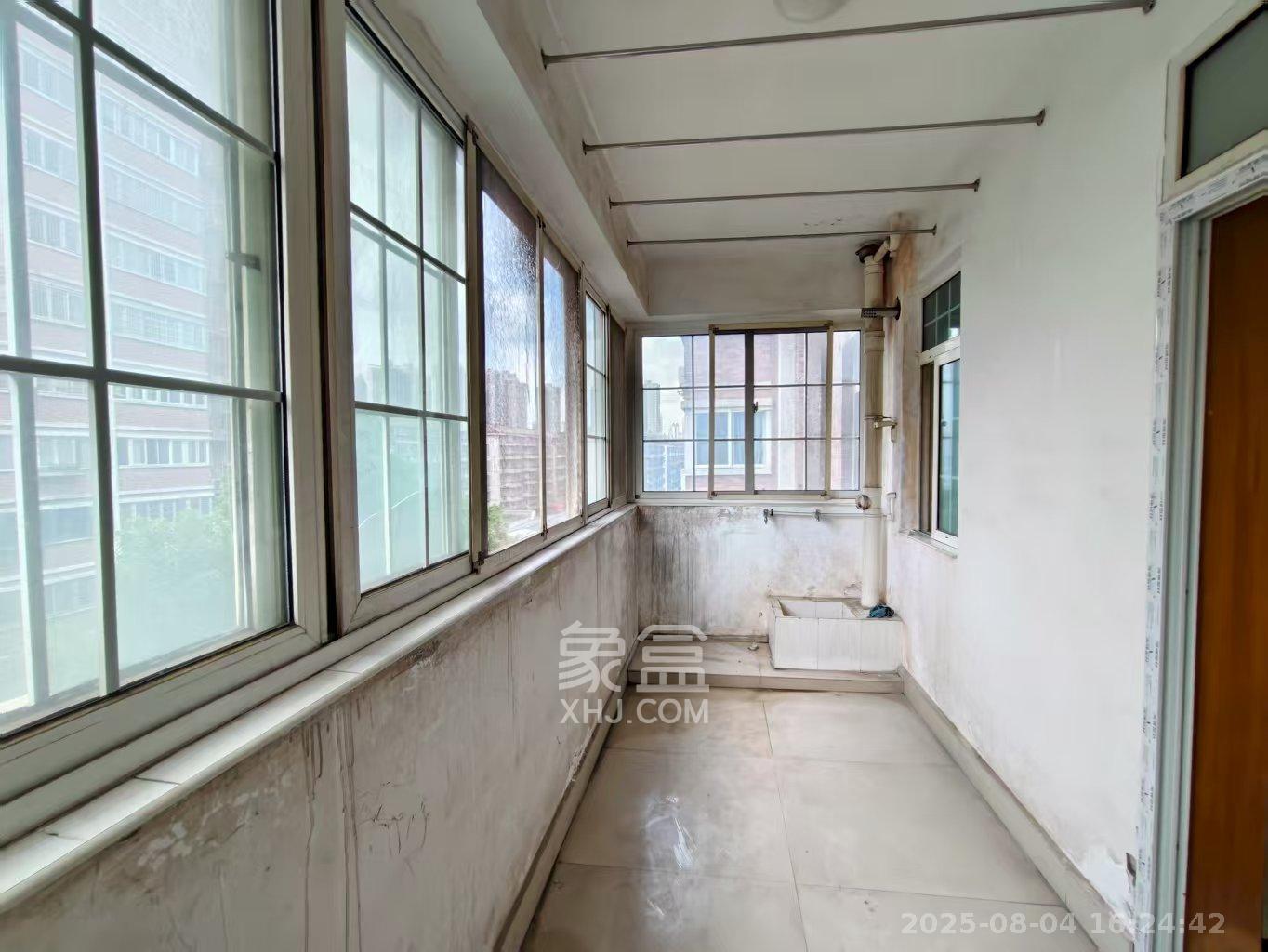 嘉盛逸林园(新合村综合楼) 3室2厅2卫 2000.0元/月 嘉盛逸林园(新合村综合楼) 3室2厅2卫 2000.0元/月室内图