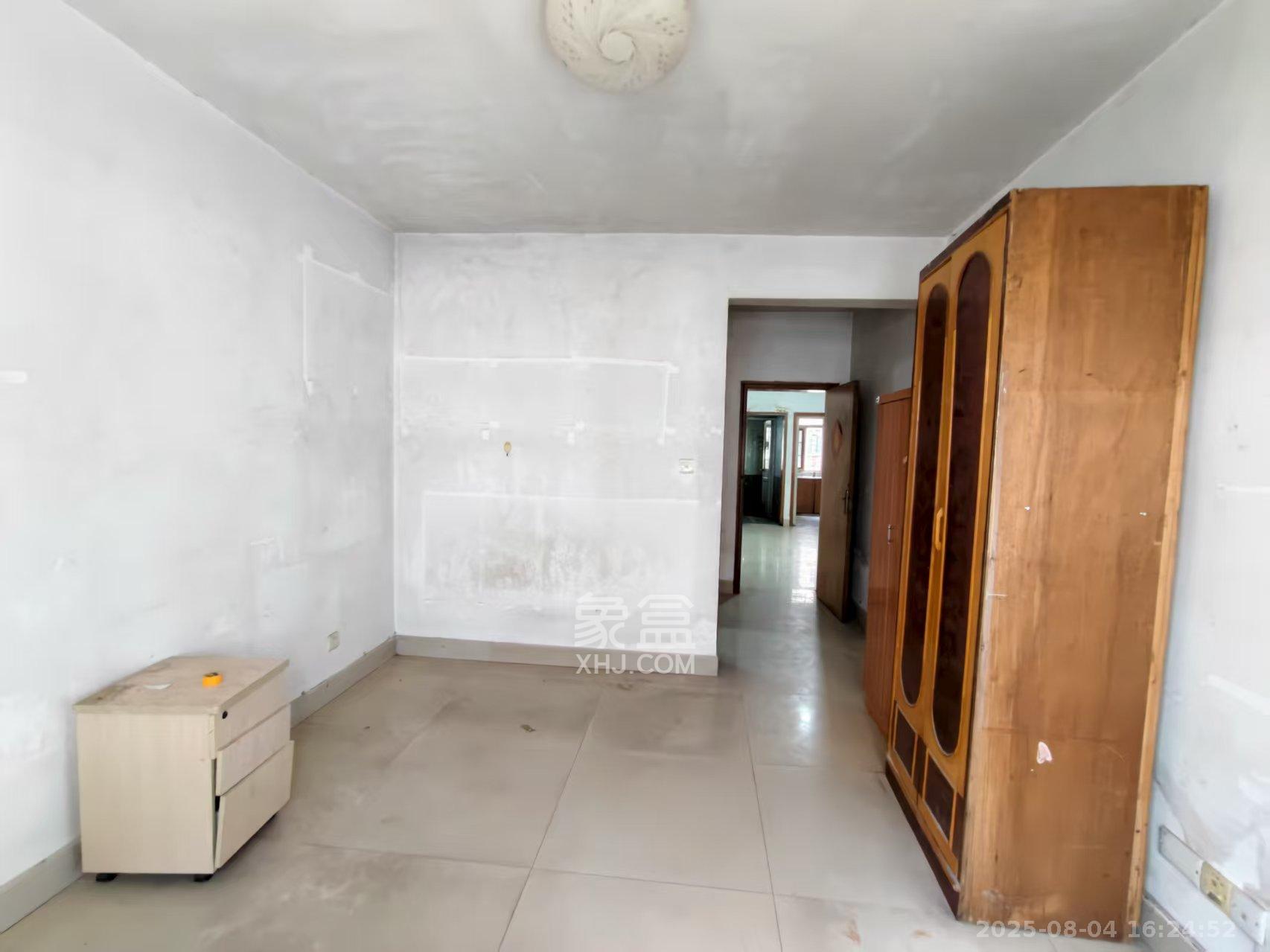 嘉盛逸林园（新合村综合楼）  3室2厅2卫    2000.0元/月室内图