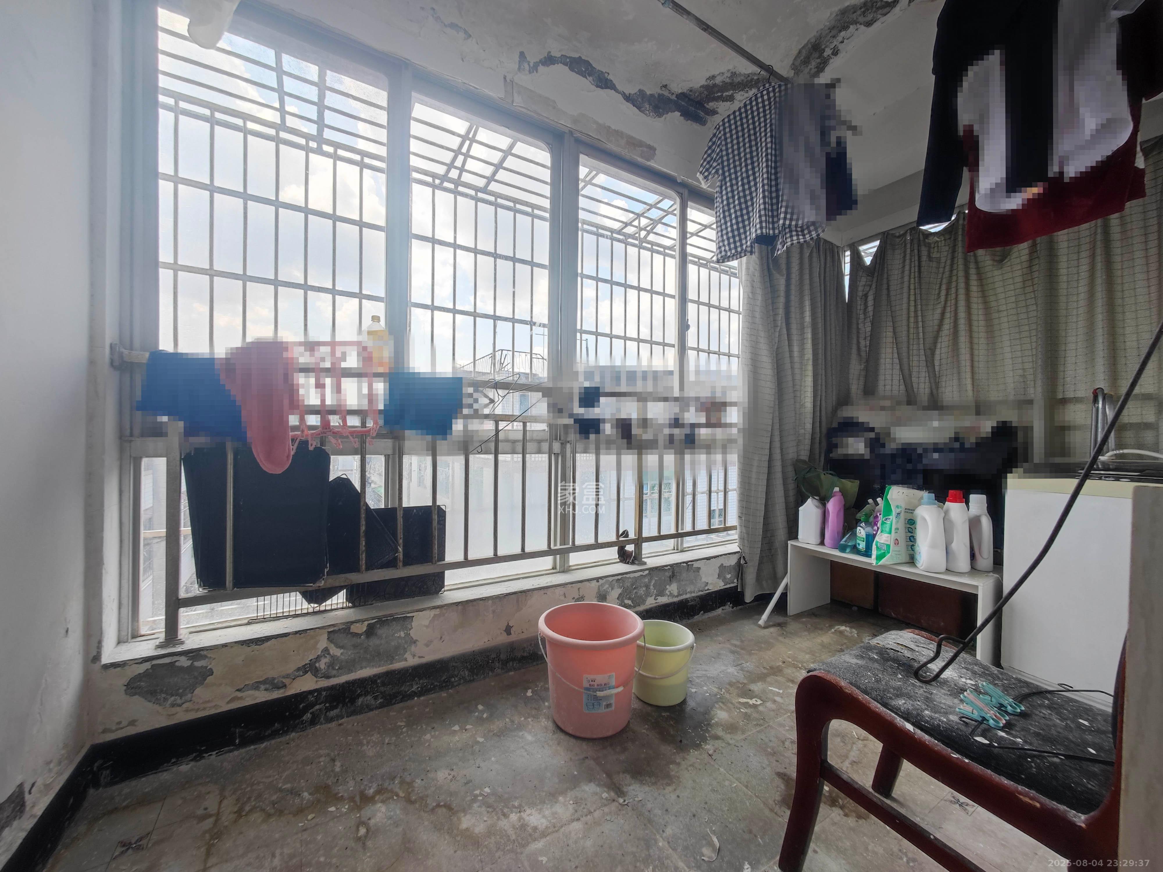 红星商贸城  4室2厅1卫    75.0万其他