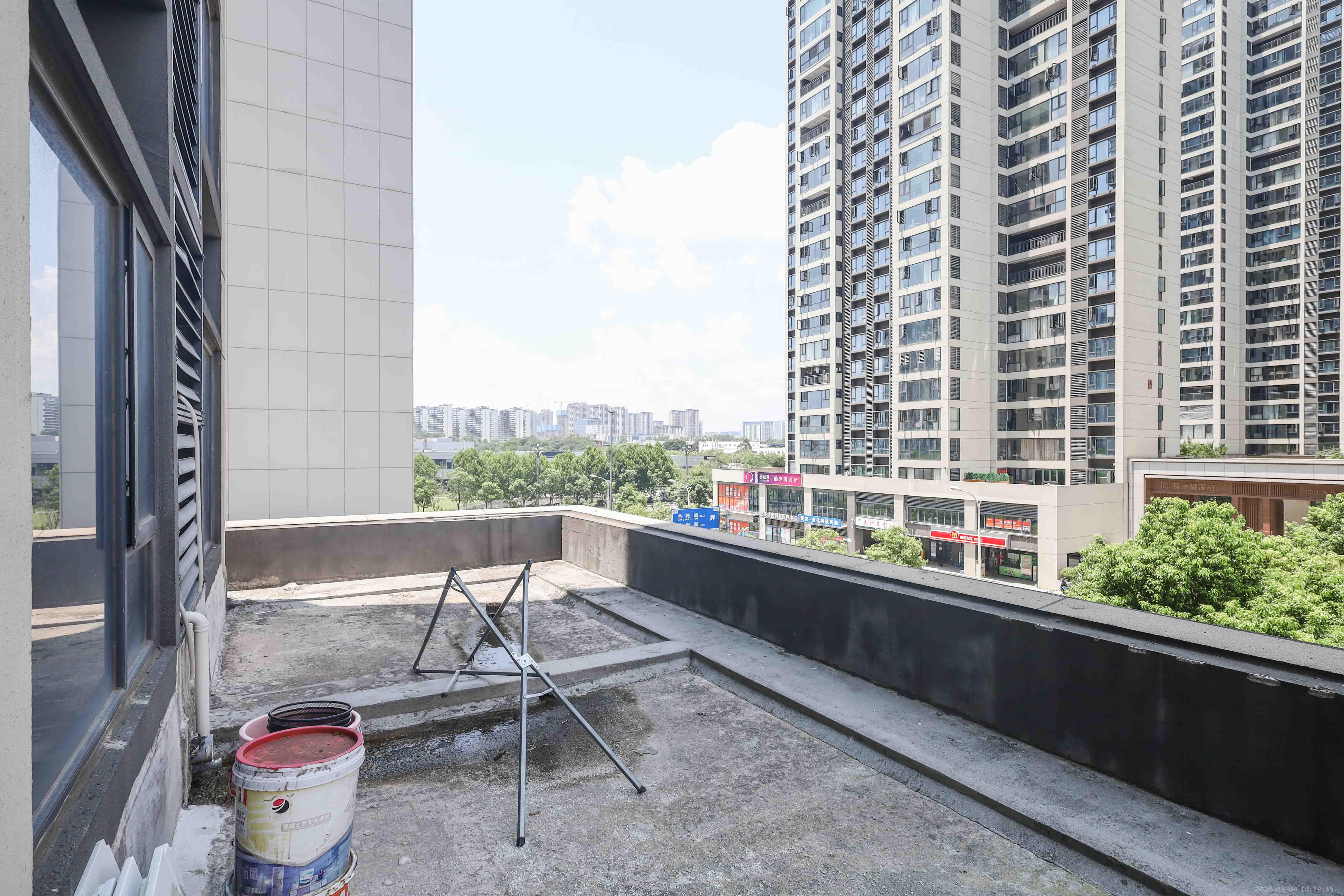 爱家当代境  4室2厅2卫    160.0万 爱家当代境  4室2厅2卫    160.0万阳台