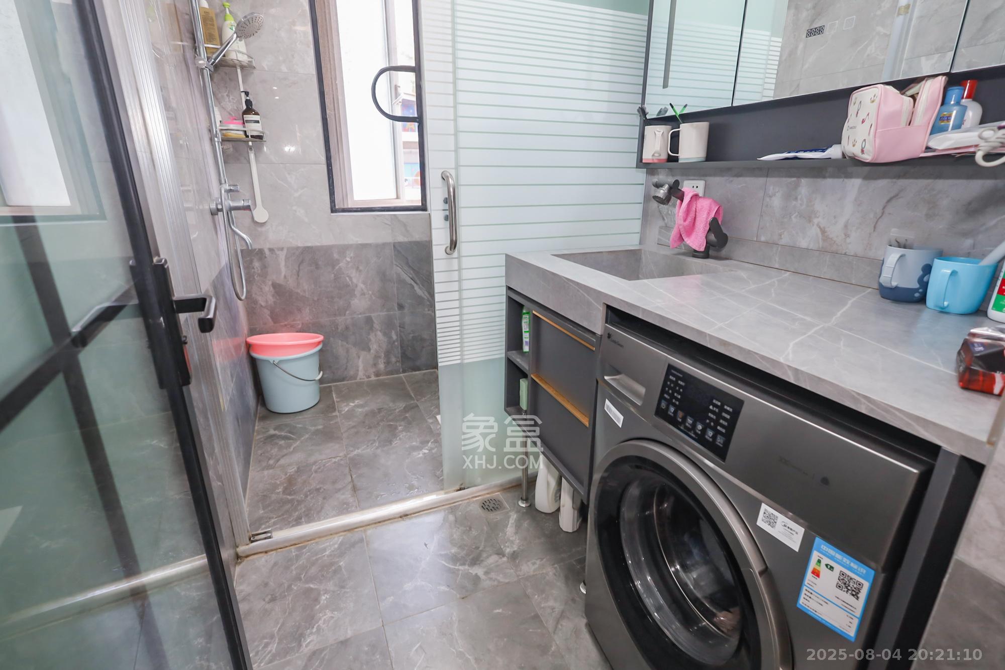 保利天禧D区 4室2厅2卫 199.0万 保利天禧D区 4室2厅2卫 199.0万卫生间