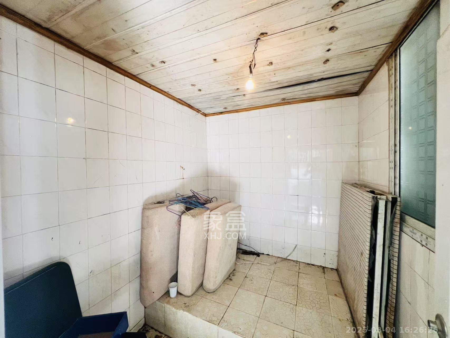 四村街社区 2室1厅1卫 1100.0元/月 四村街社区 2室1厅1卫 1100.0元/月室内图