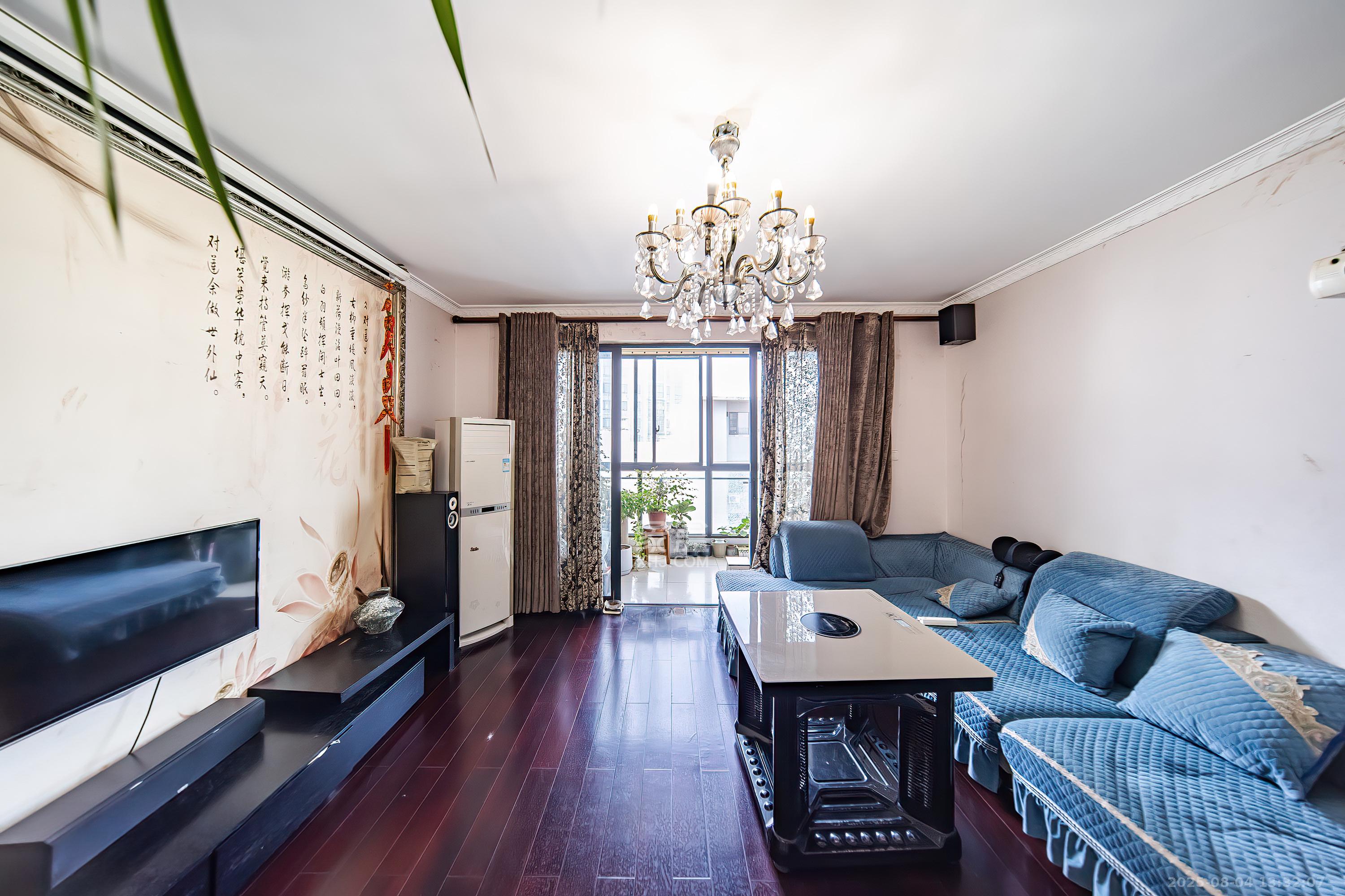 阳光100三期  3室2厅2卫    128.0万 阳光100三期  3室2厅2卫    128.0万客厅