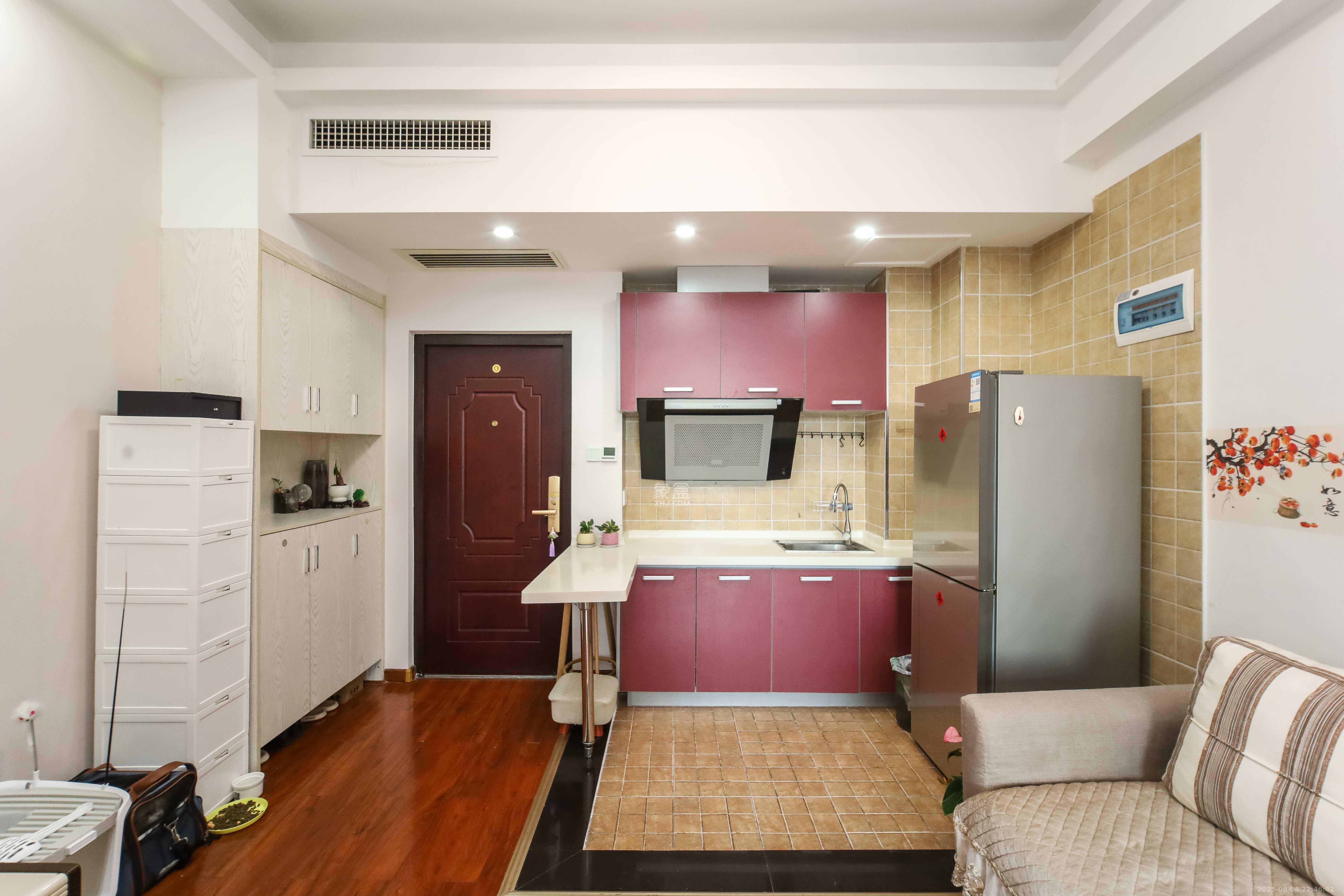 红橡华园(菲莎公馆)  1室1厅1卫    28.0万客厅