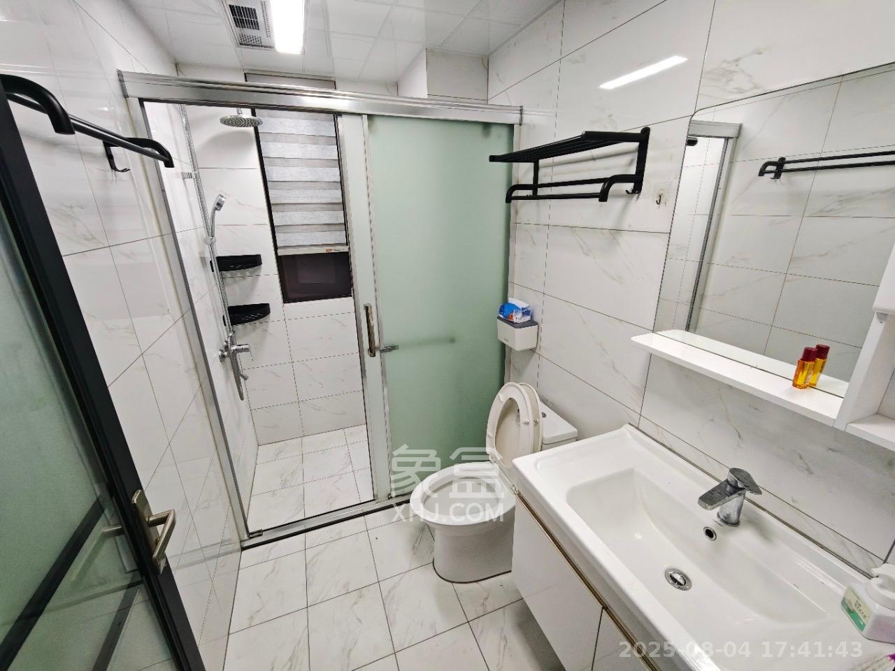卓越浅水湾  3室2厅2卫   3300.00元/月室内图