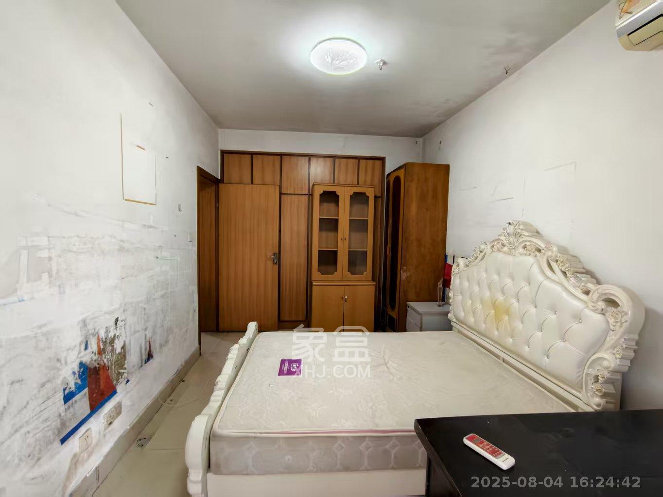 嘉盛逸林园（新合村综合楼）  3室2厅2卫    2000.0元/月室内图