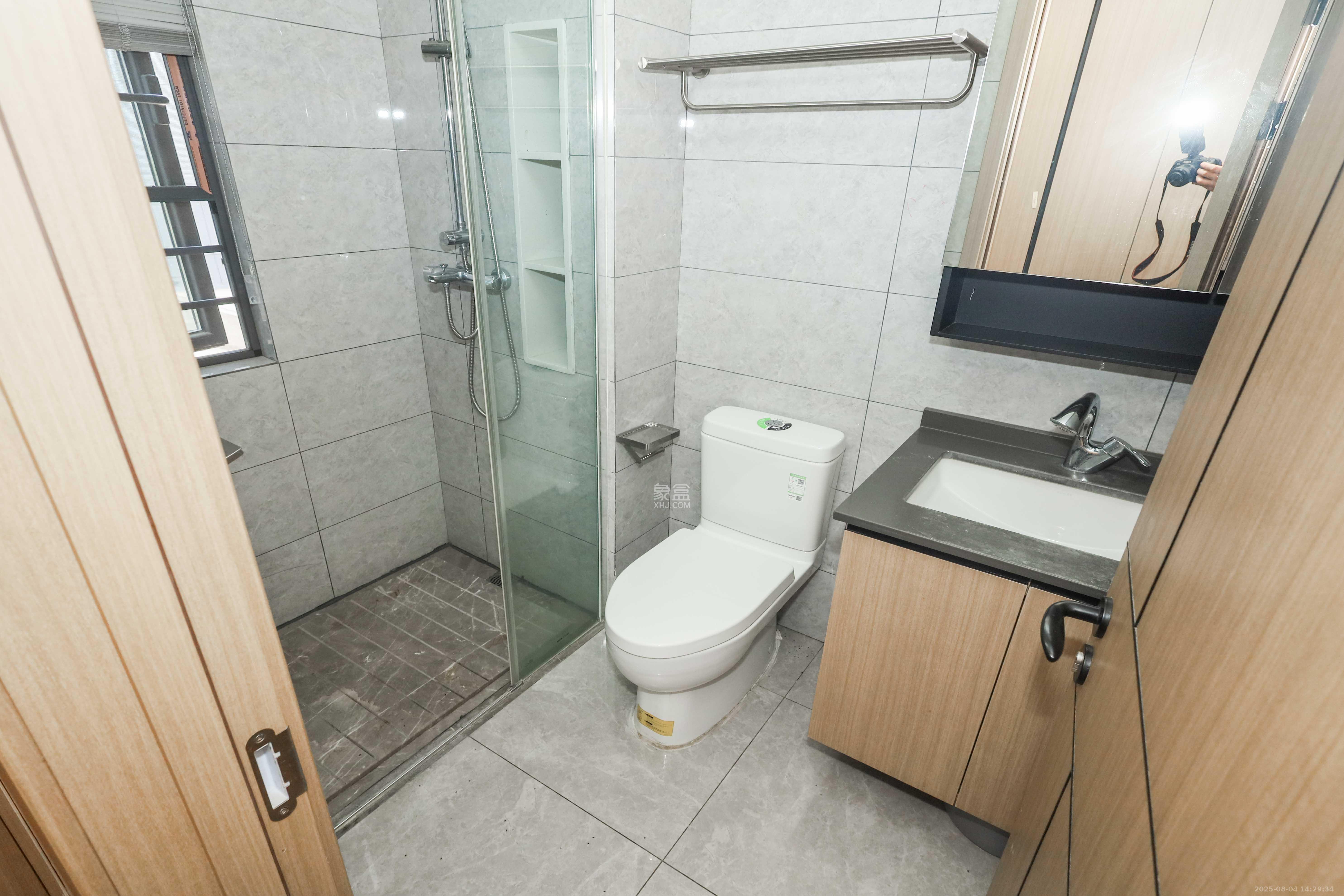 爱家当代境  4室2厅2卫    160.0万 爱家当代境  4室2厅2卫    160.0万卫生间