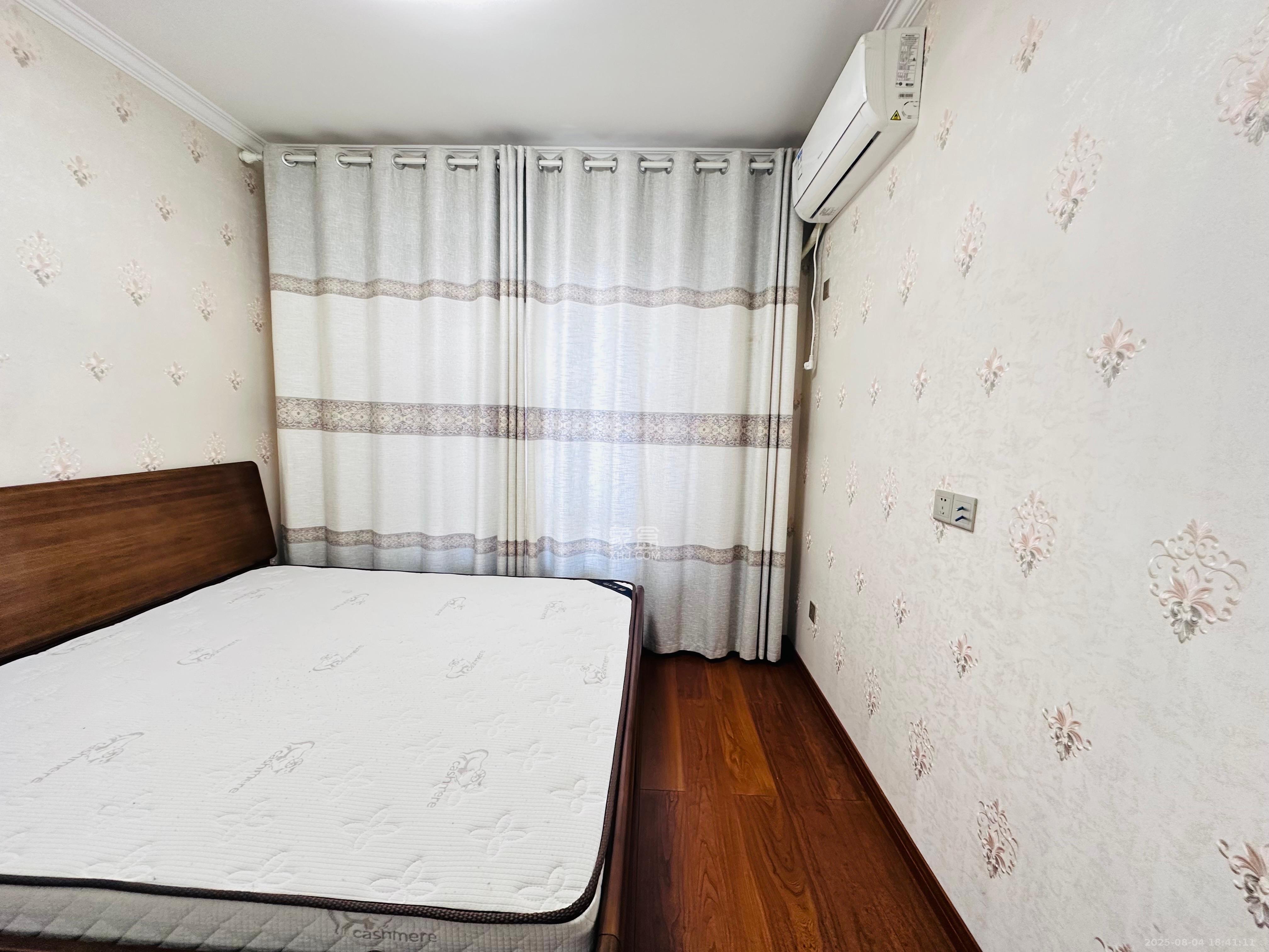 中国铁建国际城二期  3室2厅1卫    2300.0元/月 中国铁建国际城二期  3室2厅1卫    2300.0元/月室内图