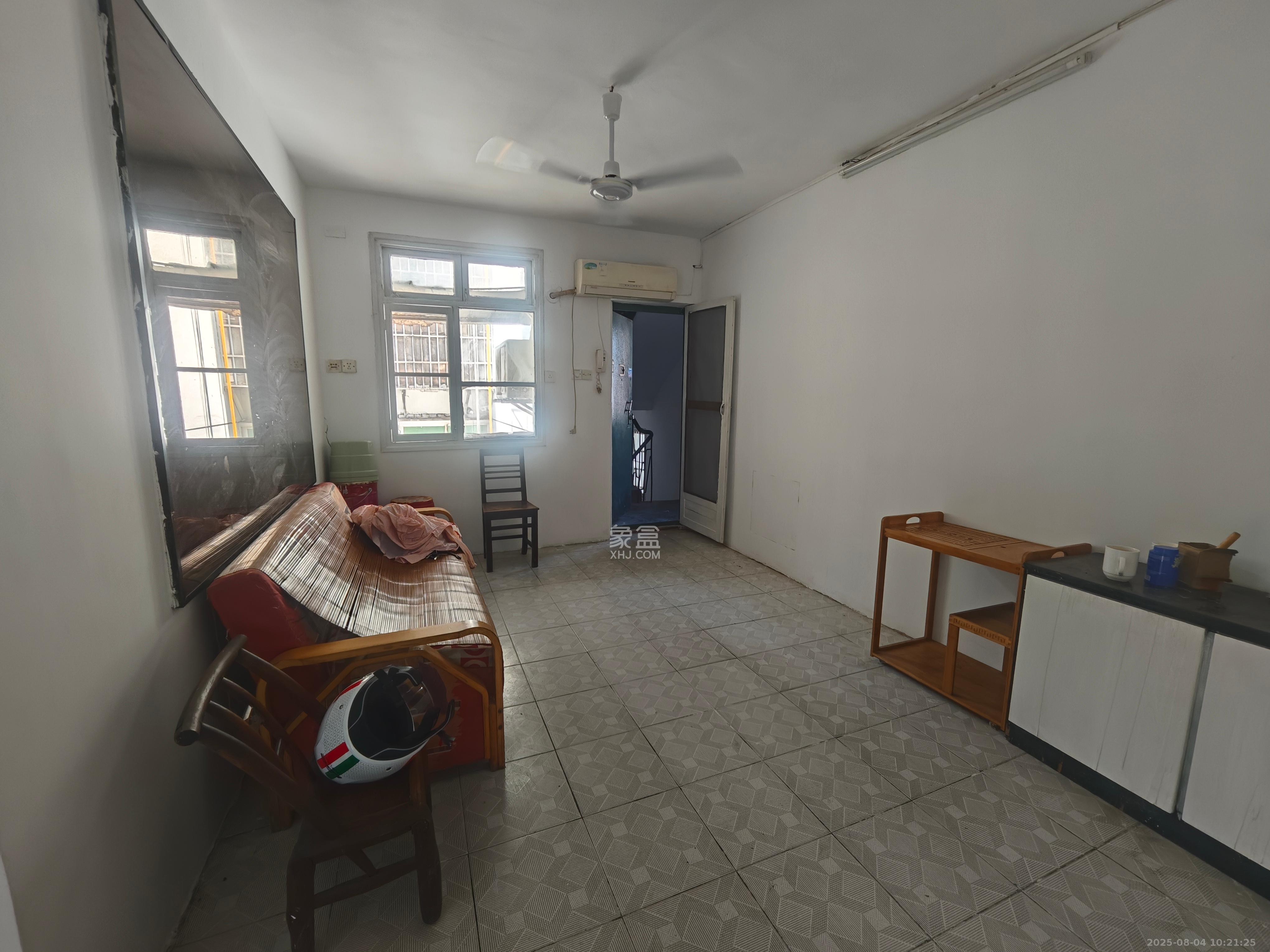 五里牌土蓄公司宿舍  3室2厅1卫    1400.0元/月 五里牌土蓄公司宿舍  3室2厅1卫    1400.0元/月室内图1