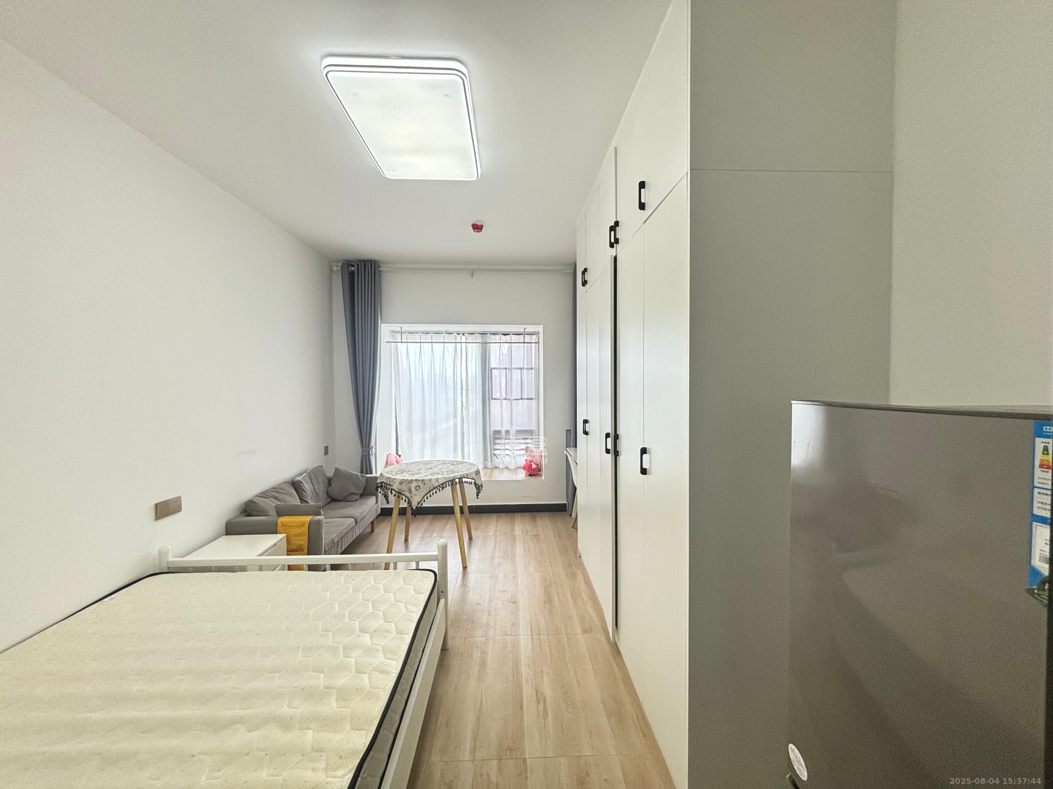 碧桂园城市之光  1室1厅1卫    1700.0元/月 碧桂园城市之光  1室1厅1卫    1700.0元/月室内图