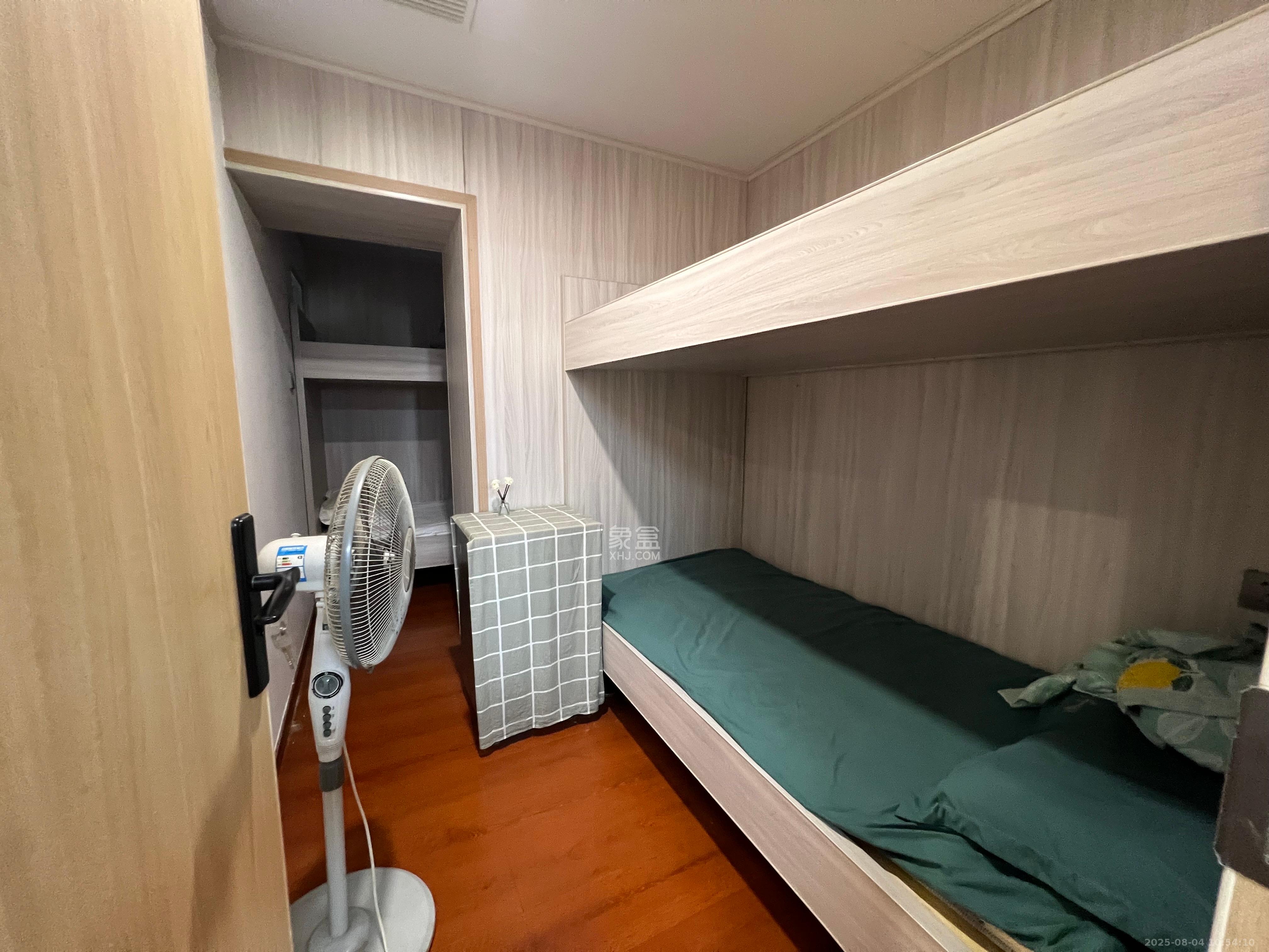 上东辛顿公寓 1室2厅1卫 6800.0元/月 上东辛顿公寓 1室2厅1卫 6800.0元/月室内图