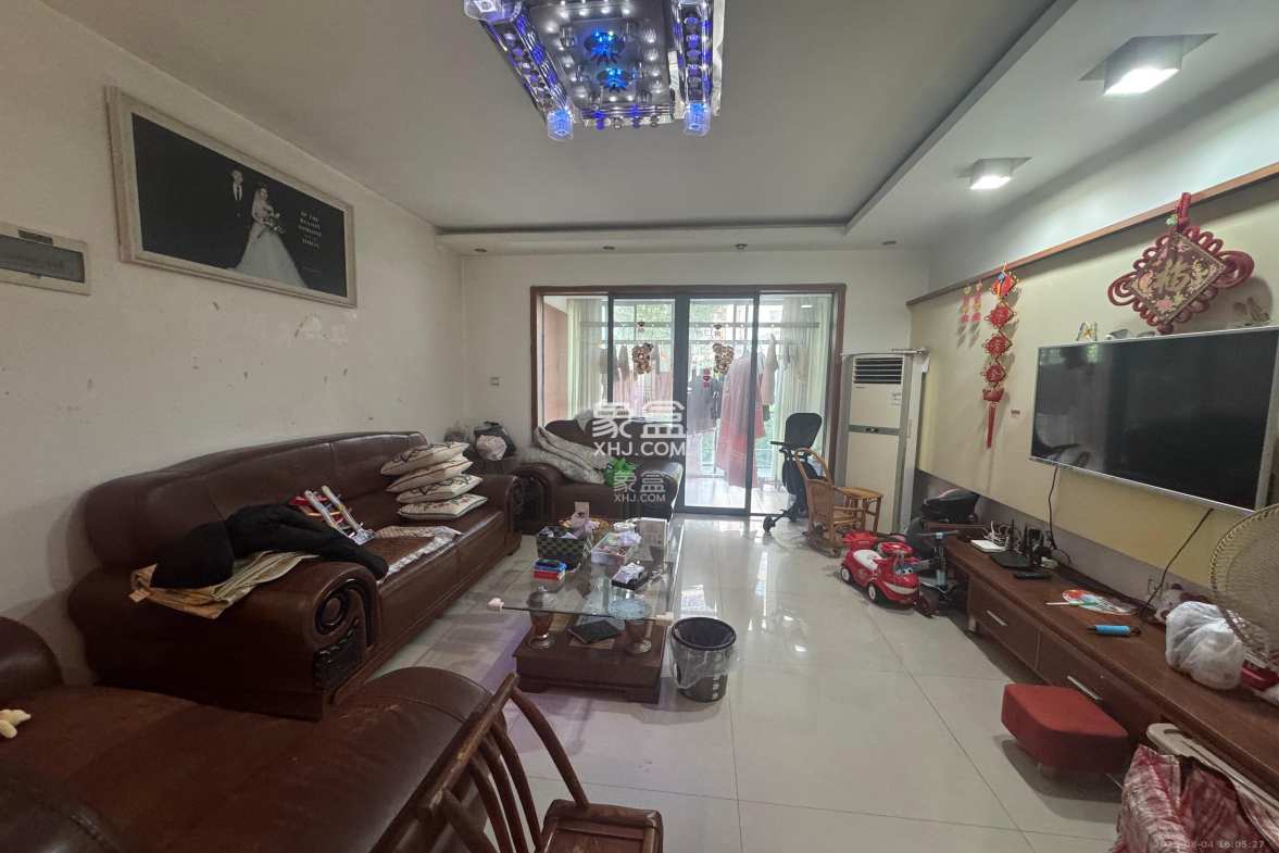 银港水晶城 3室2厅2卫 2800.0元/月 银港水晶城 3室2厅2卫 2800.0元/月室内图