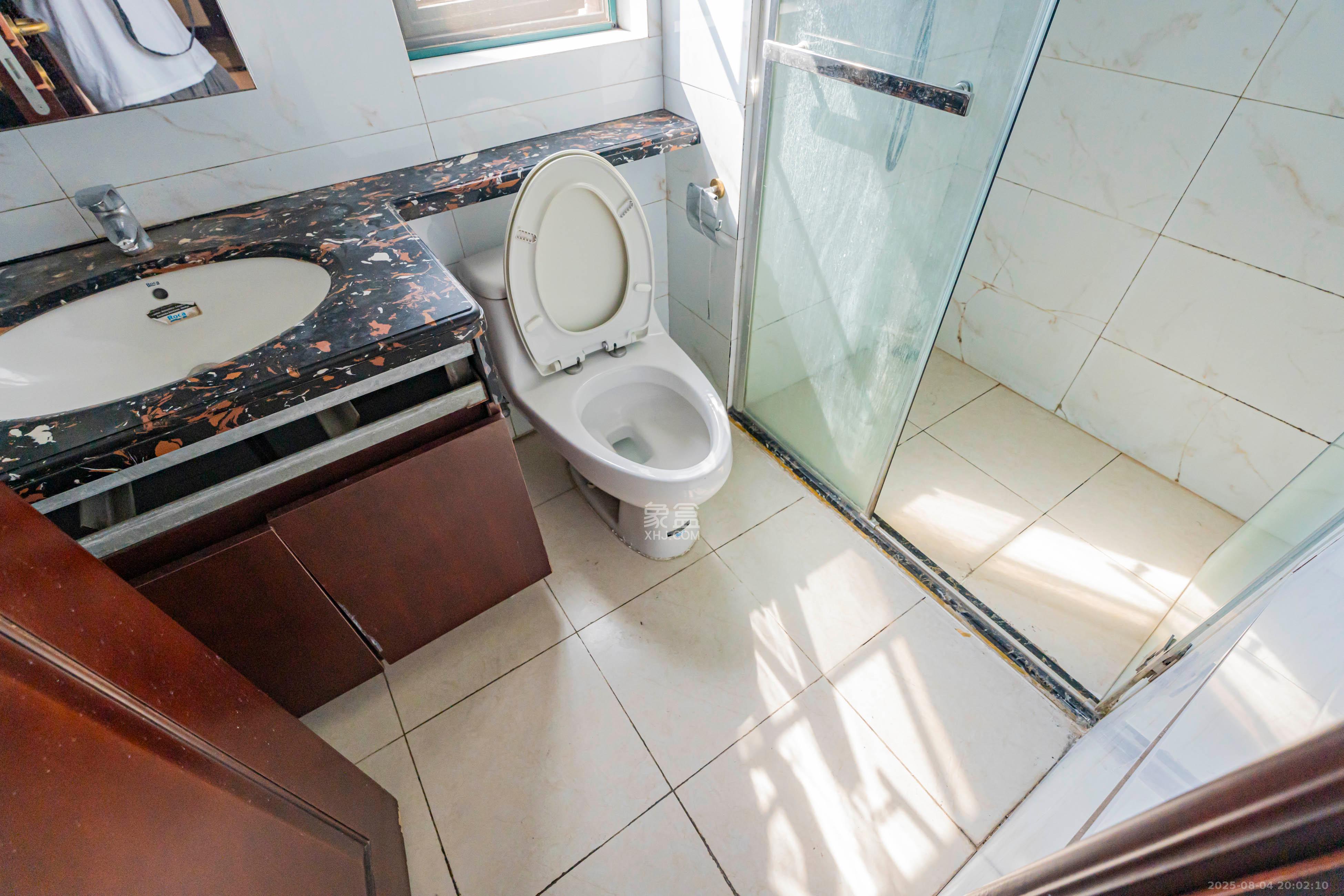 恒大雅苑 3室2厅1卫 66.0万 恒大雅苑 3室2厅1卫 66.0万卫生间