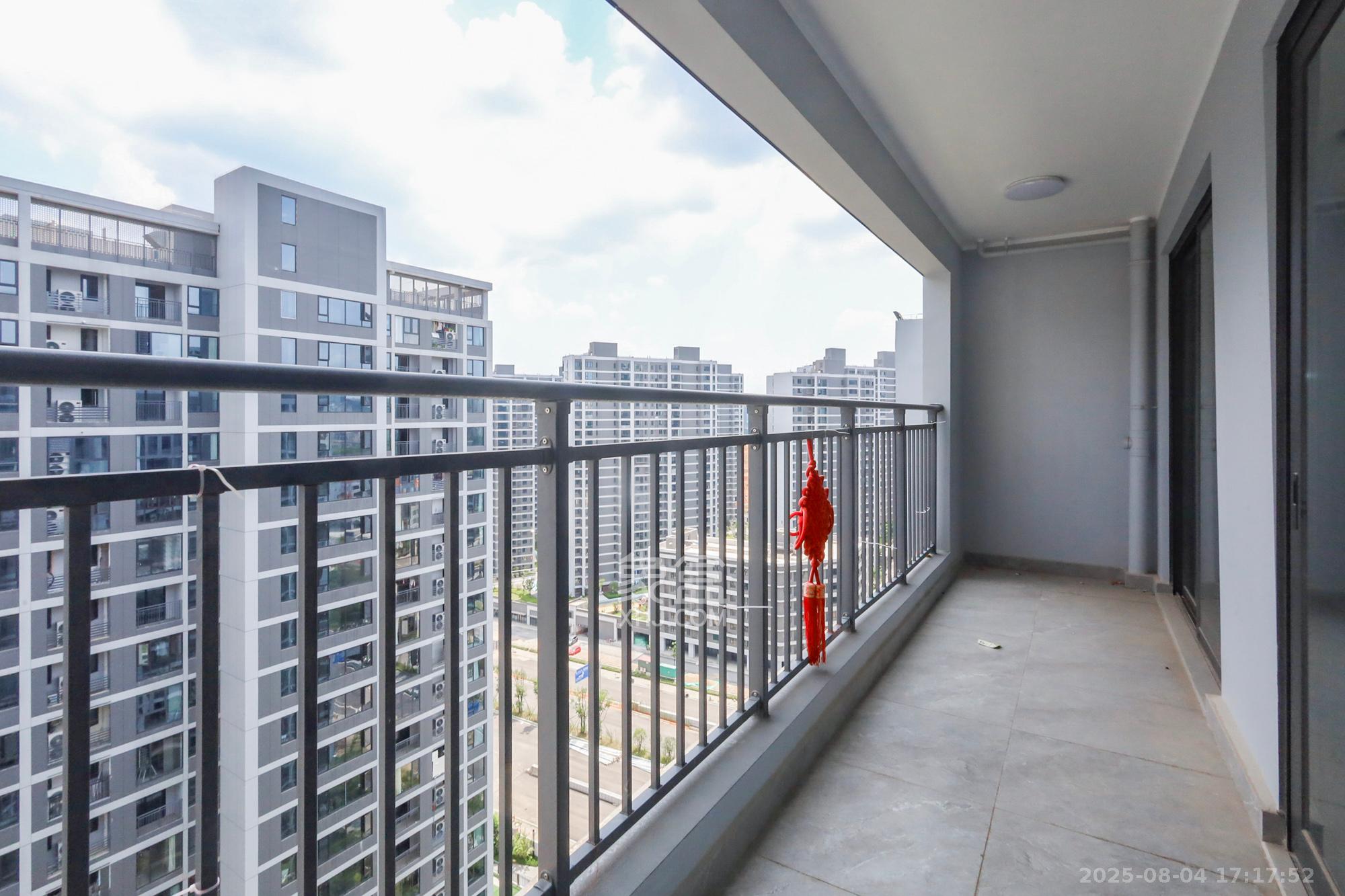 万科森林公园  1室0厅0卫    180.0万阳台