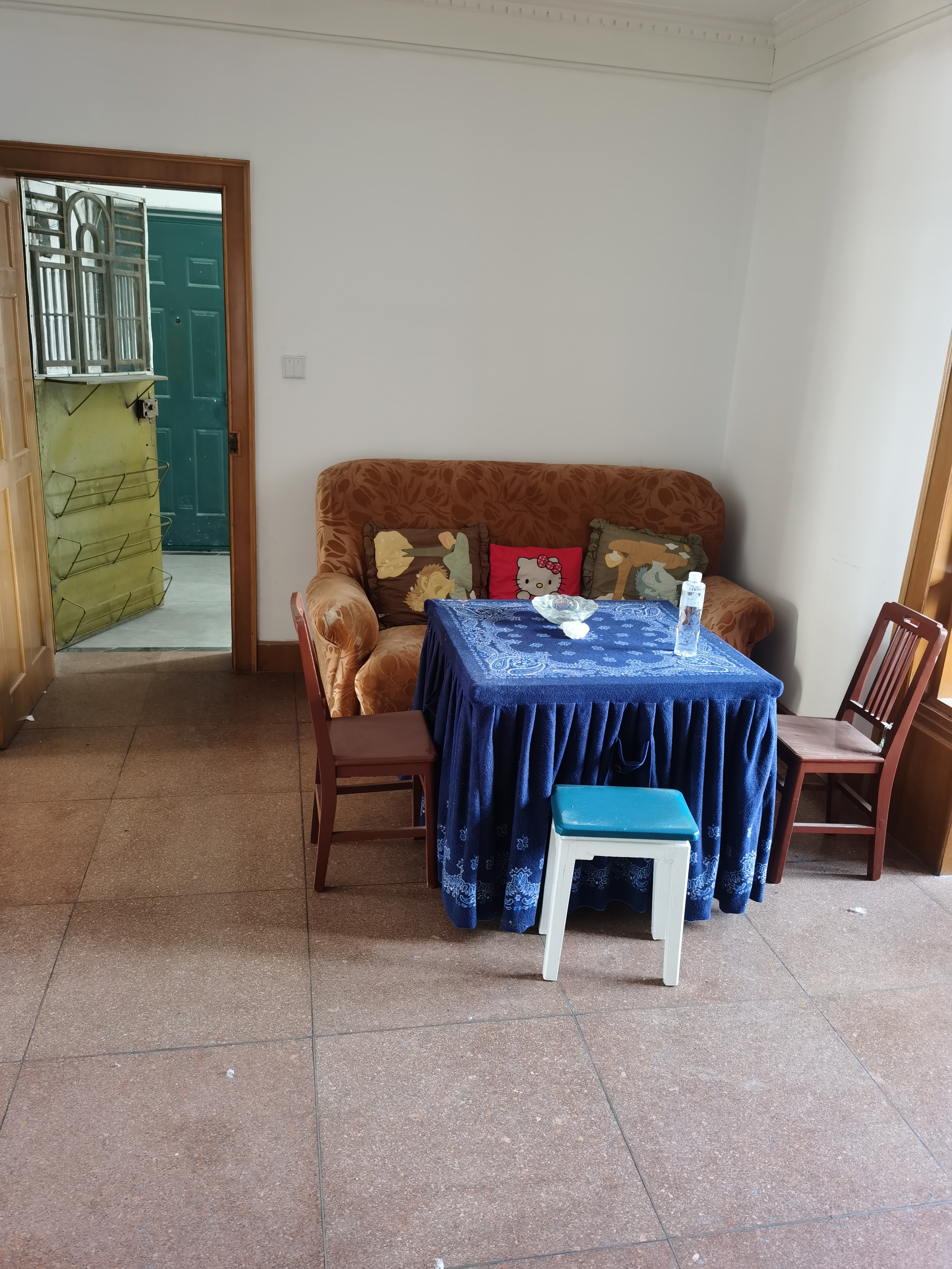 市人大政协机关大院住宅区(老市委) 3室1厅1卫 1300.0元/月 市人大政协机关大院住宅区(老市委) 3室1厅1卫 1300.0元/月室内图