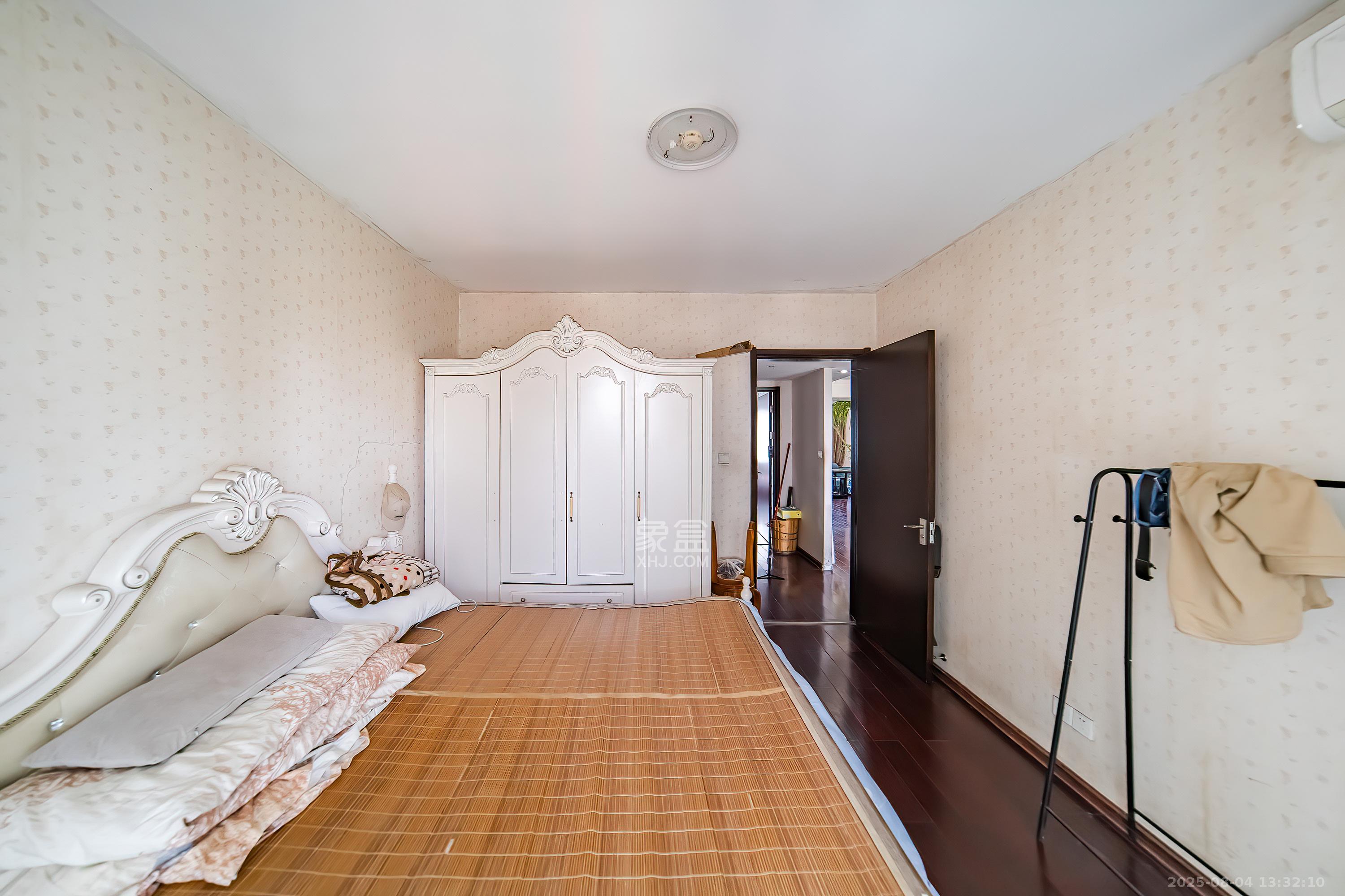 阳光100三期  3室2厅2卫    128.0万 阳光100三期  3室2厅2卫    128.0万卧室