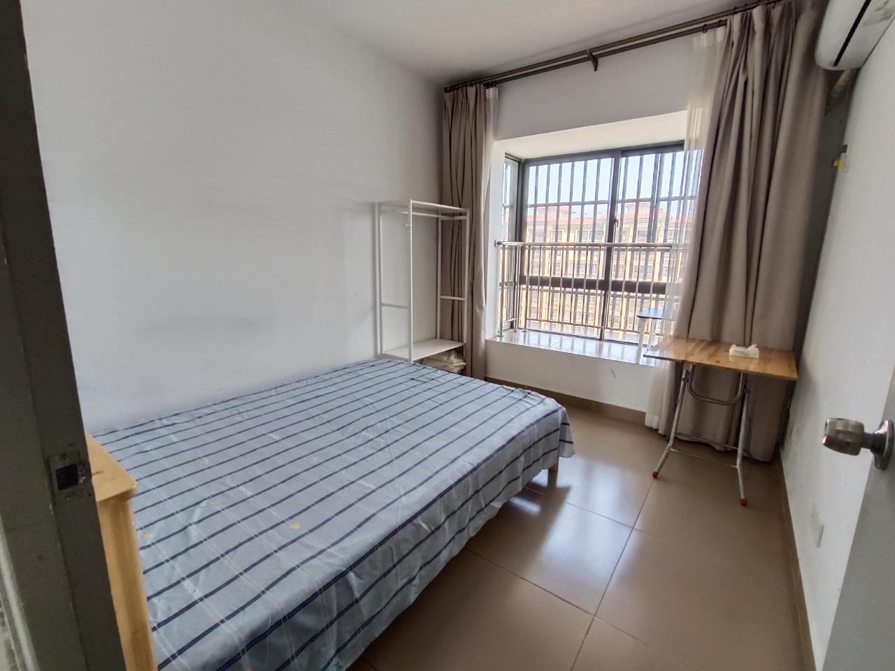 荣锦花园  3室2厅2卫    2400.0元/月 荣锦花园  3室2厅2卫    2400.0元/月室内图