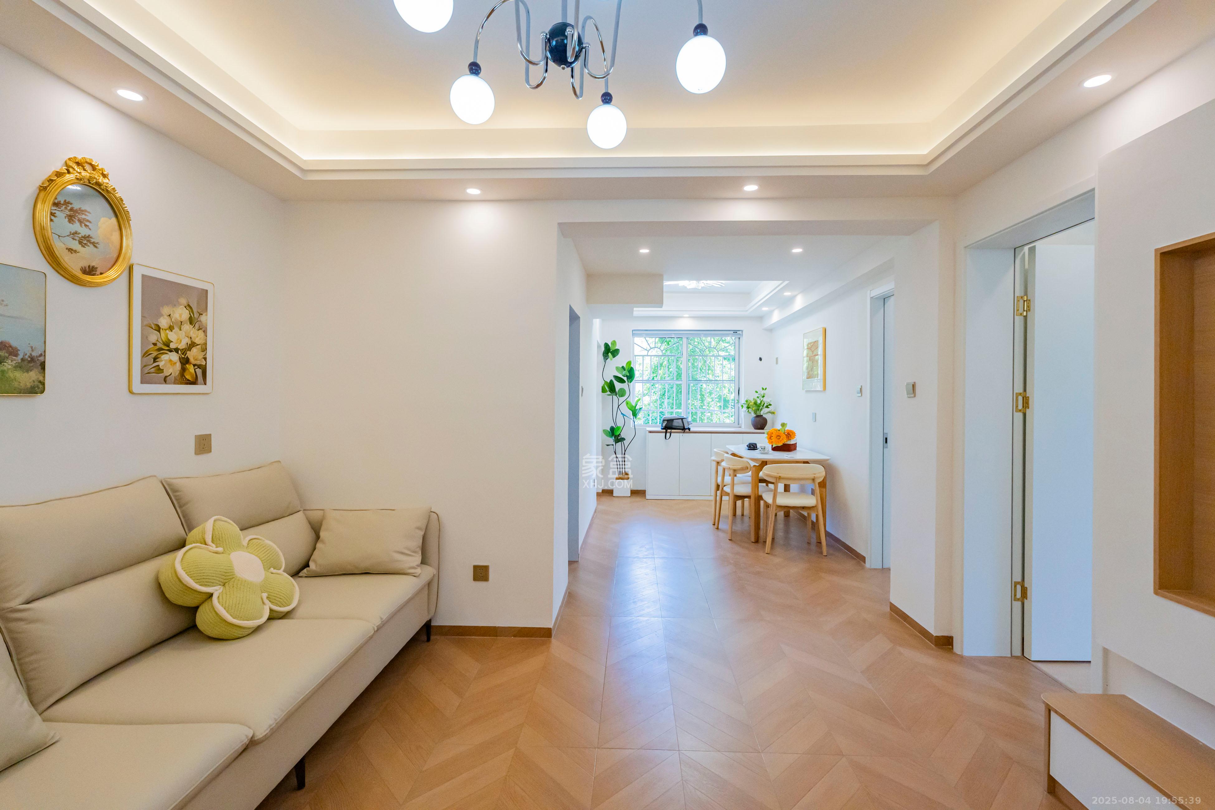 国庆新村  2室2厅1卫    54.0万 国庆新村  2室2厅1卫    54.0万客厅