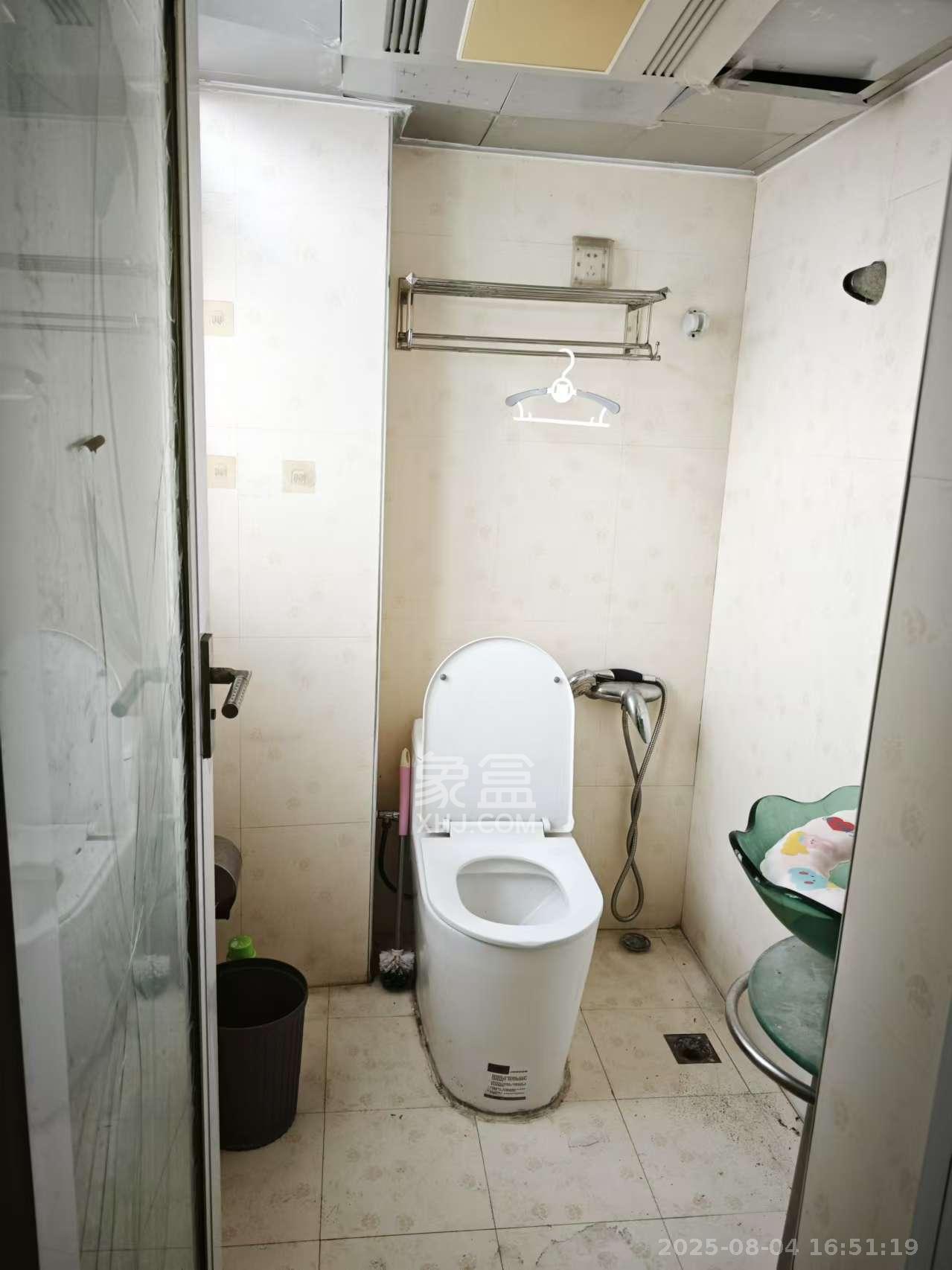 高桥现代商贸城  2室2厅1卫   2200.00元/月室内图