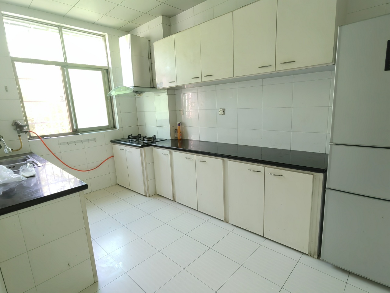 全丰小区 3室2厅2卫 1200.0元/月 全丰小区 3室2厅2卫 1200.0元/月室内图