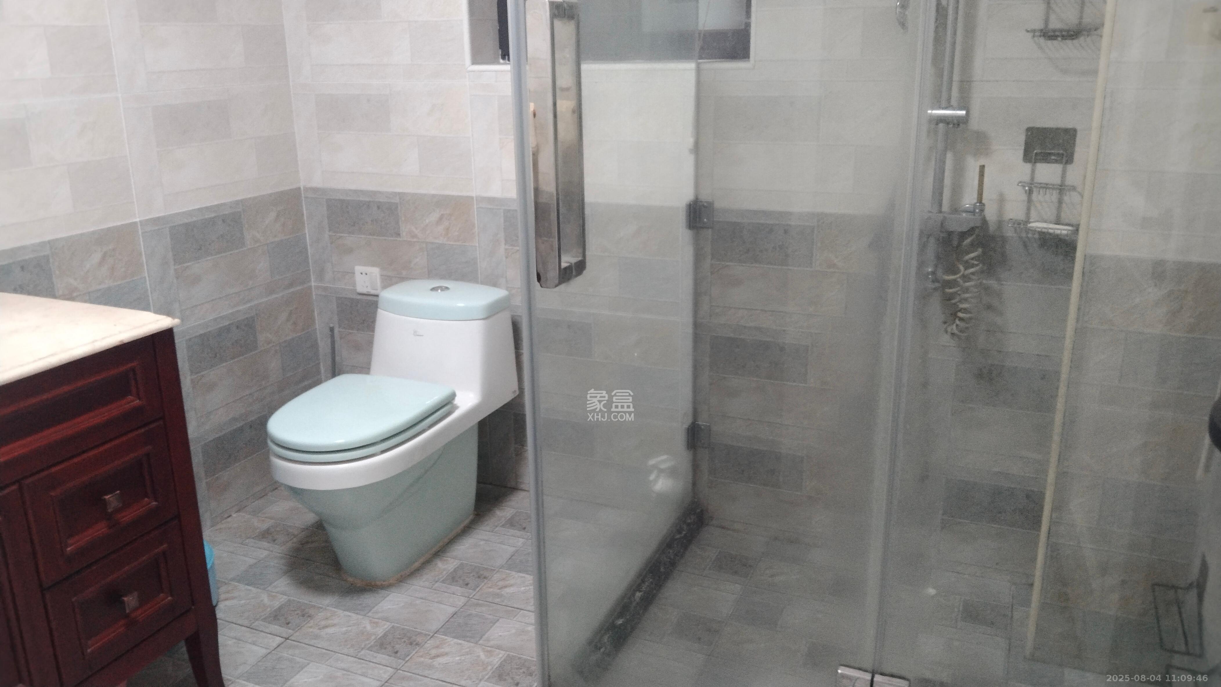 欧莱雅郡 4室2厅2卫 3200.0元/月 欧莱雅郡 4室2厅2卫 3200.0元/月室内图